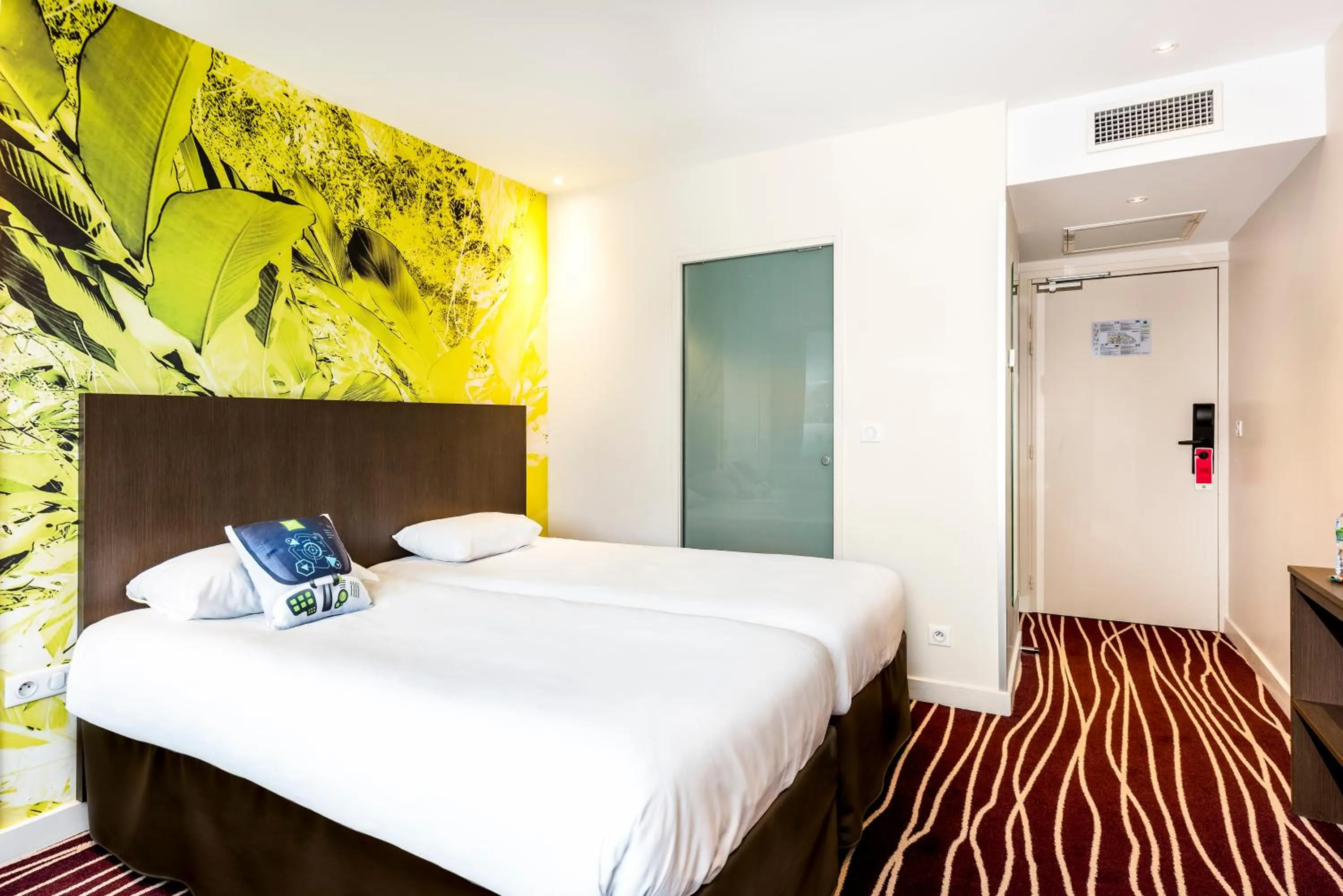 Photo of the whole room, Bed in ibis Styles Saint Julien en Genevois Vitam