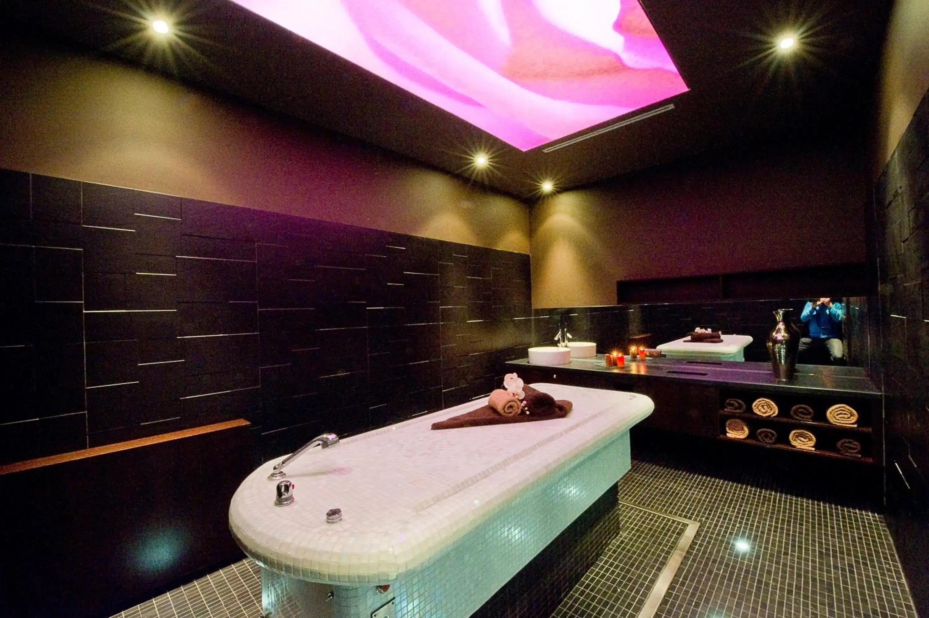 Spa and wellness centre/facilities in ibis Styles Saint Julien en Genevois Vitam Spa and wellness centre/facilities in ibis Styles Saint Julien en Genevois Vitam