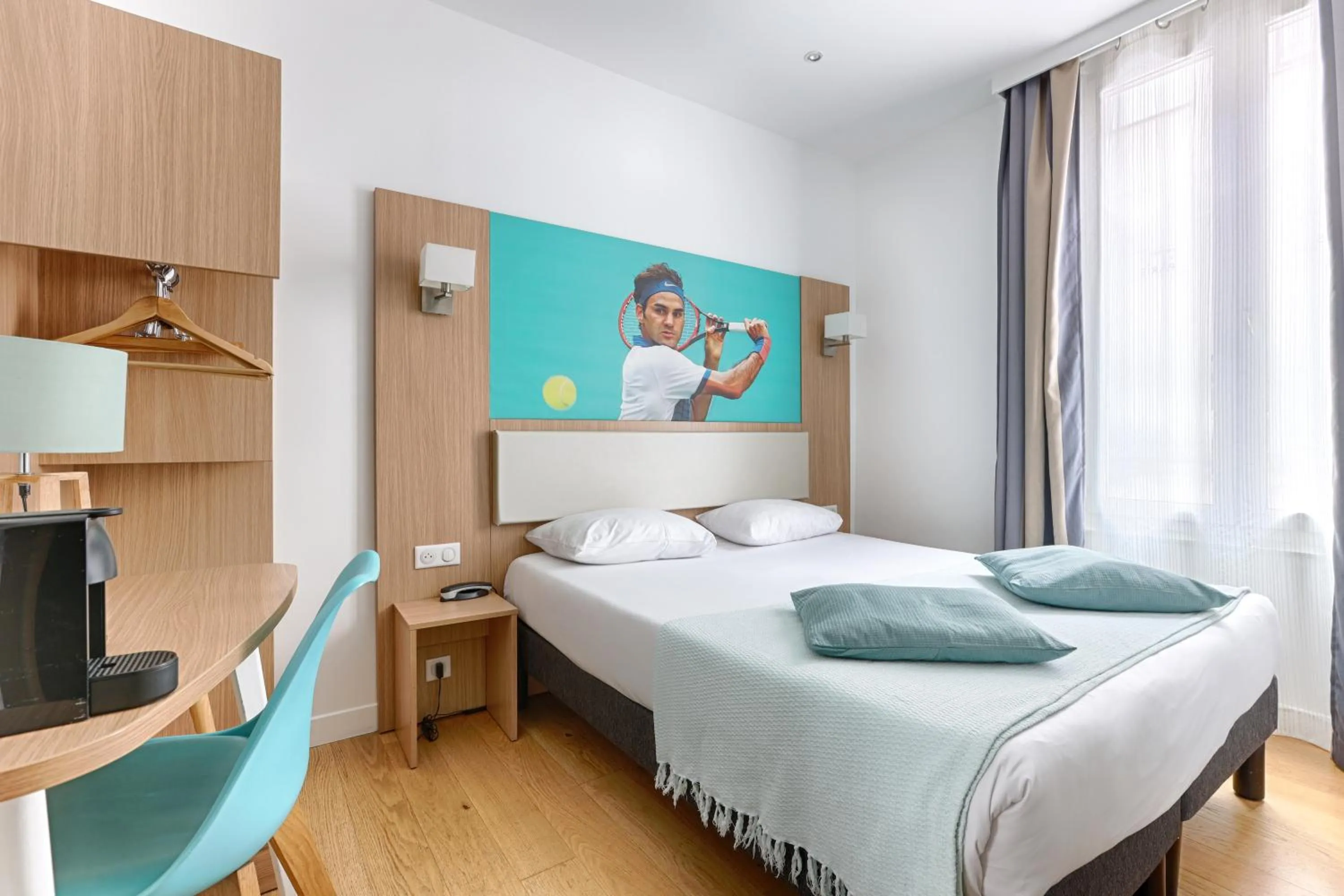 Photo of the whole room, Bed in Hotel De Paris