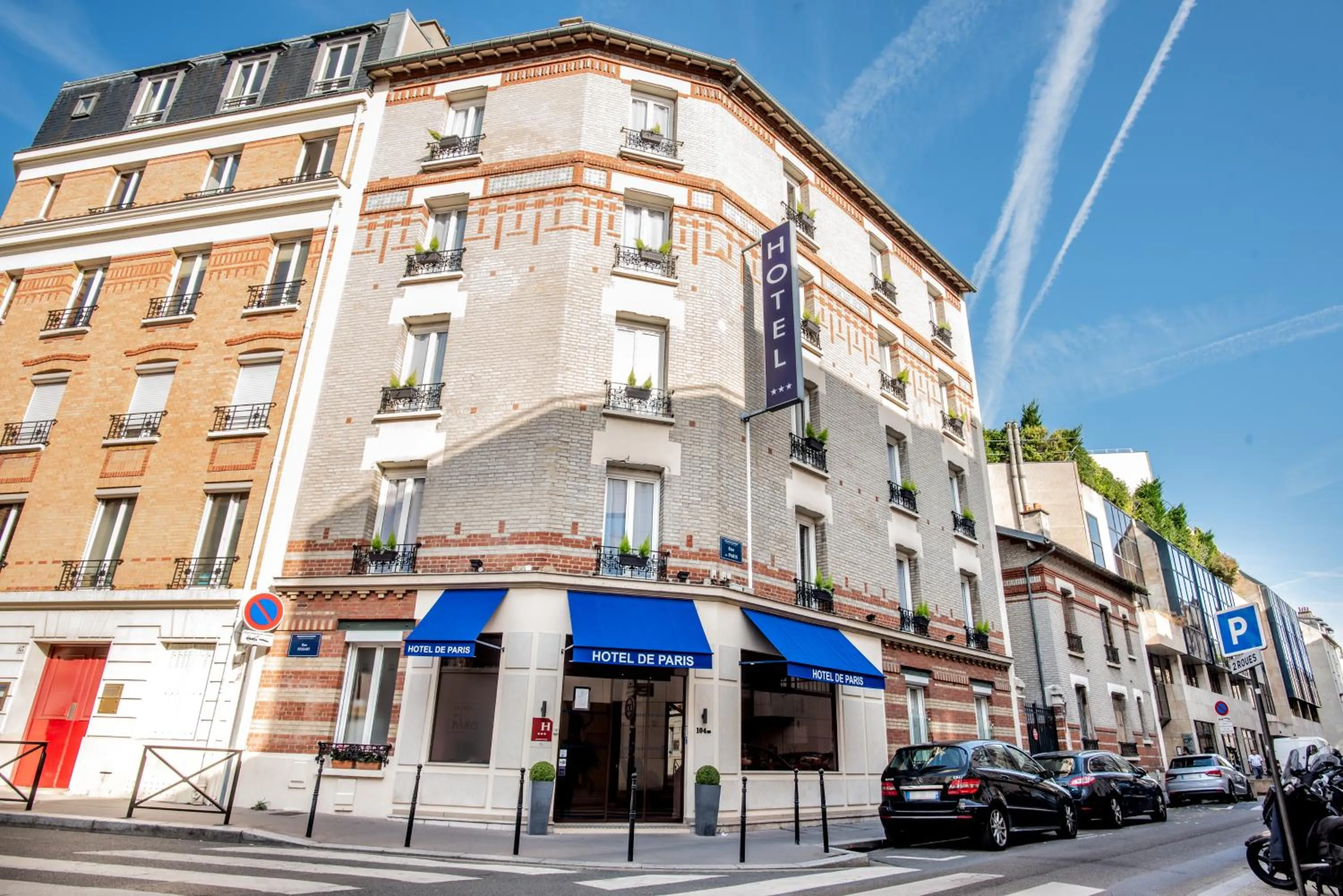Property building in Hotel De Paris