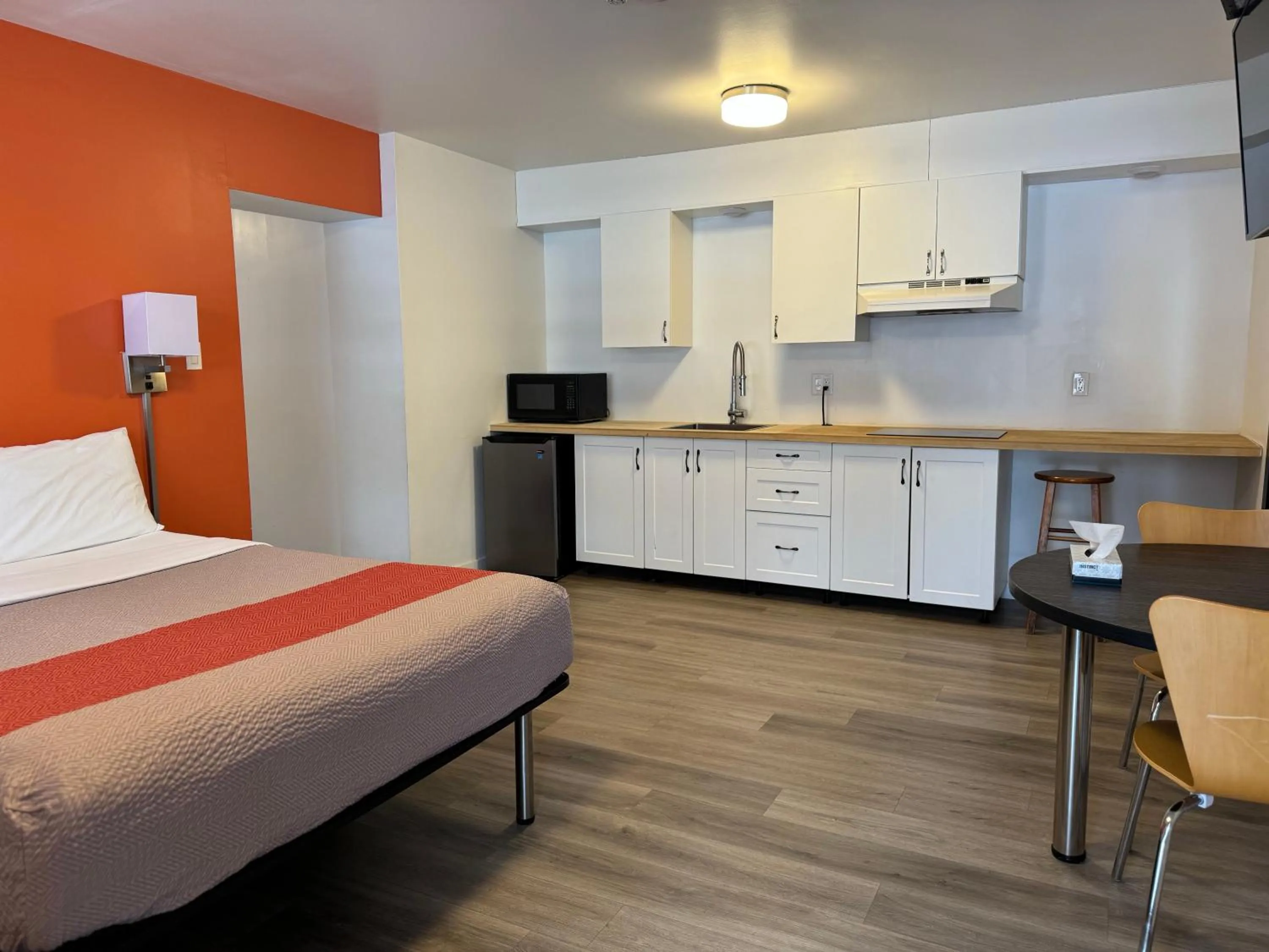 Kitchen or kitchenette, Bed in Motel 6-Moncton, NB