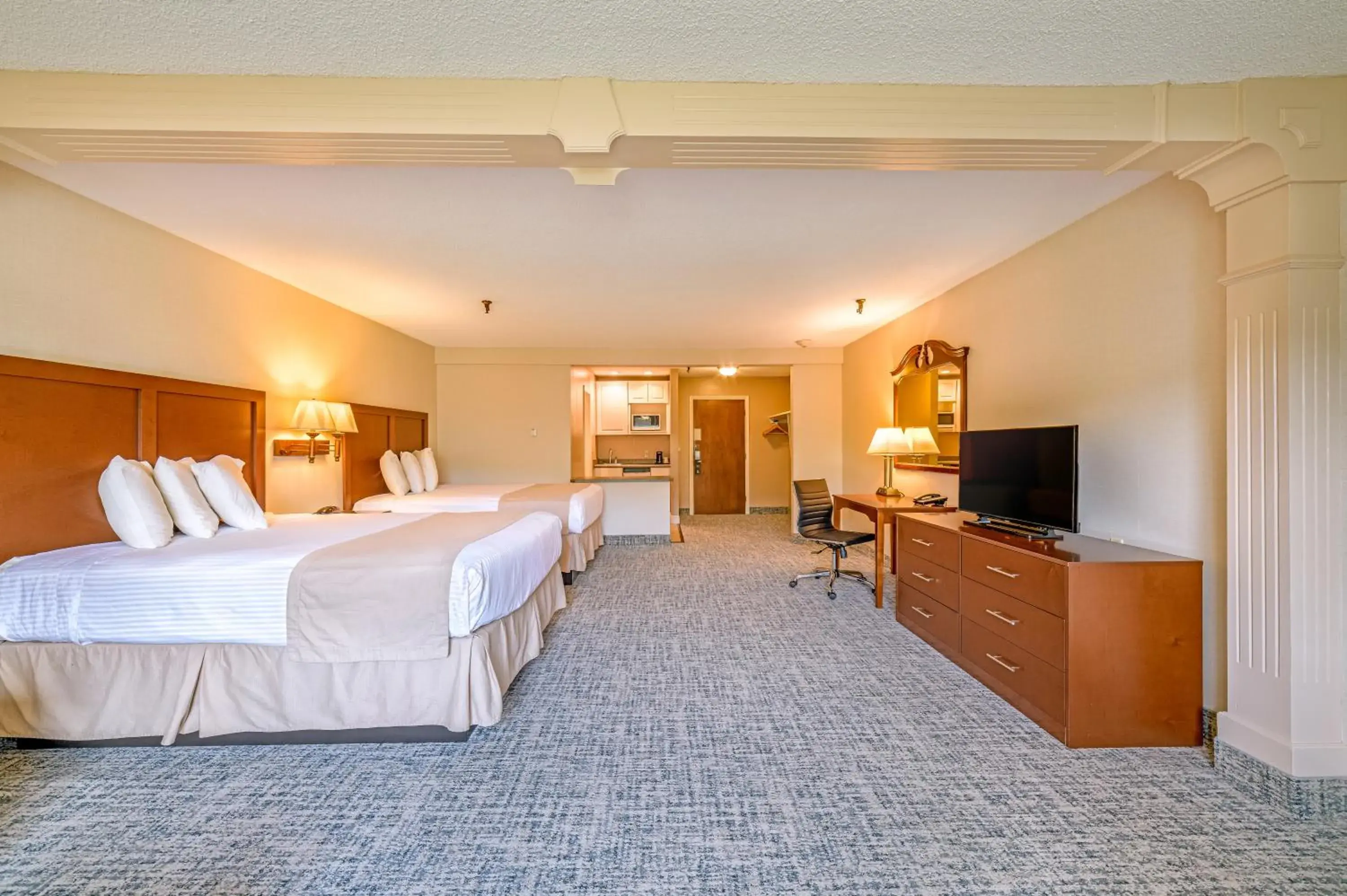 Bed in Town & Country Inn & Resort Bed in Town & Country Inn & Resort