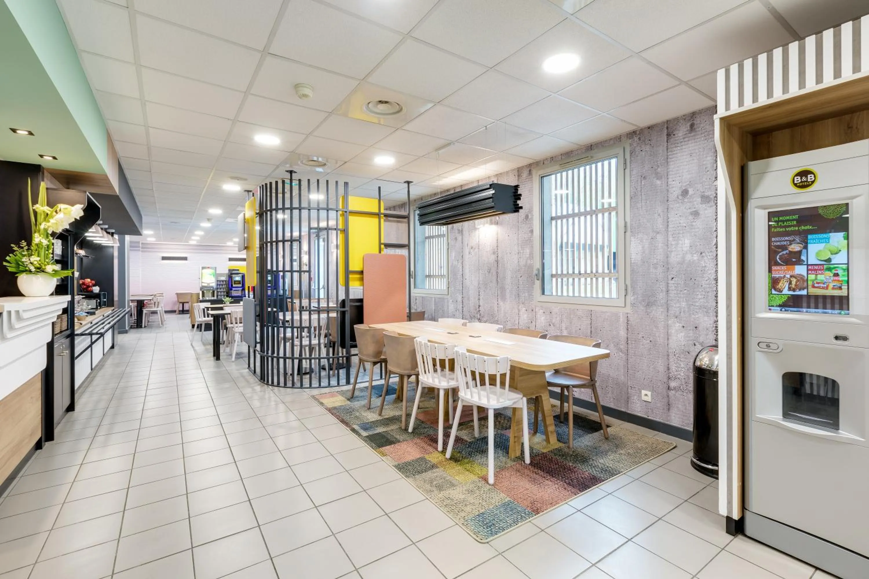 Lobby or reception in B&B HOTEL Lille Centre Grand Palais