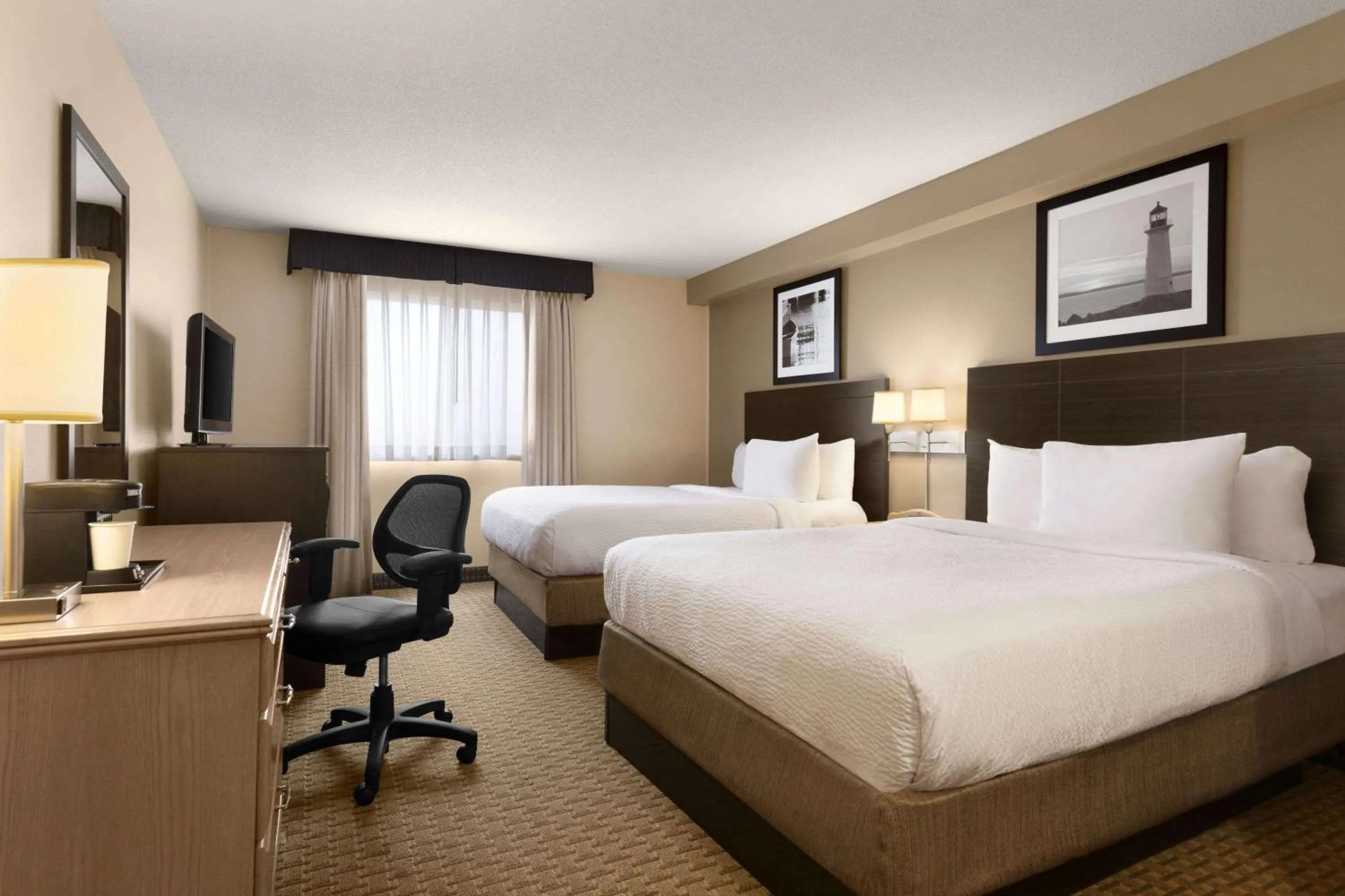 Photo of the whole room, Bed in Travelodge Suites by Wyndham Moncton