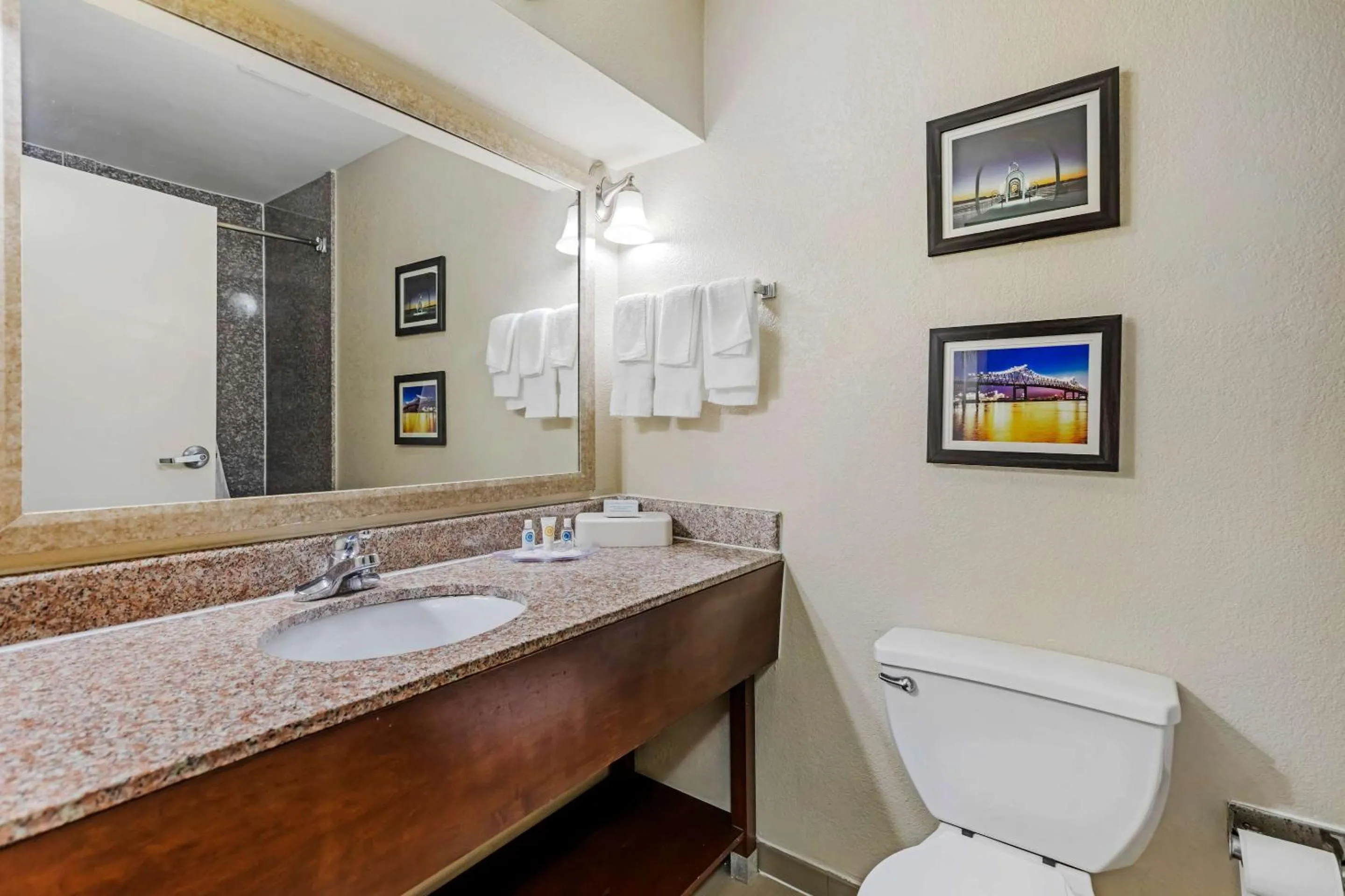 Bedroom in Comfort Suites Port Allen - Baton Rouge