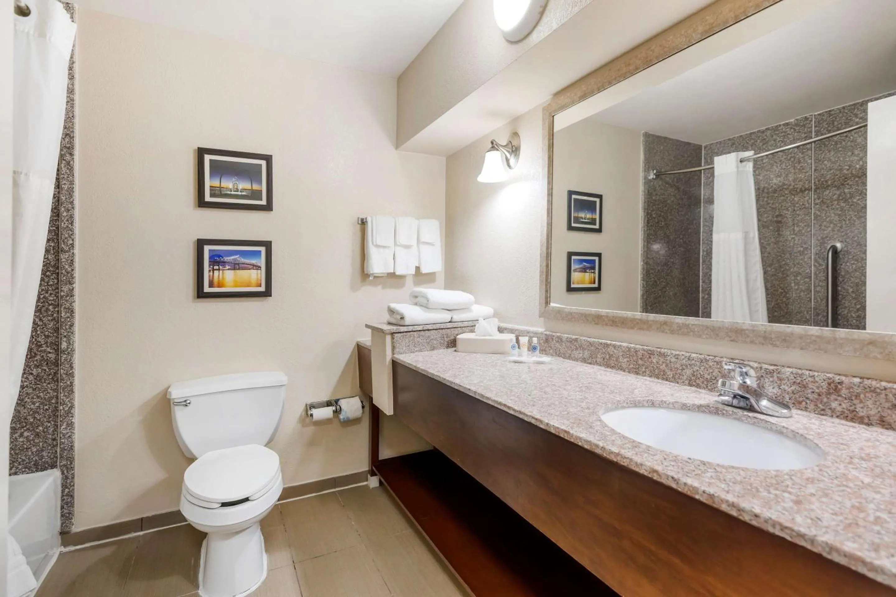 Bedroom in Comfort Suites Port Allen - Baton Rouge