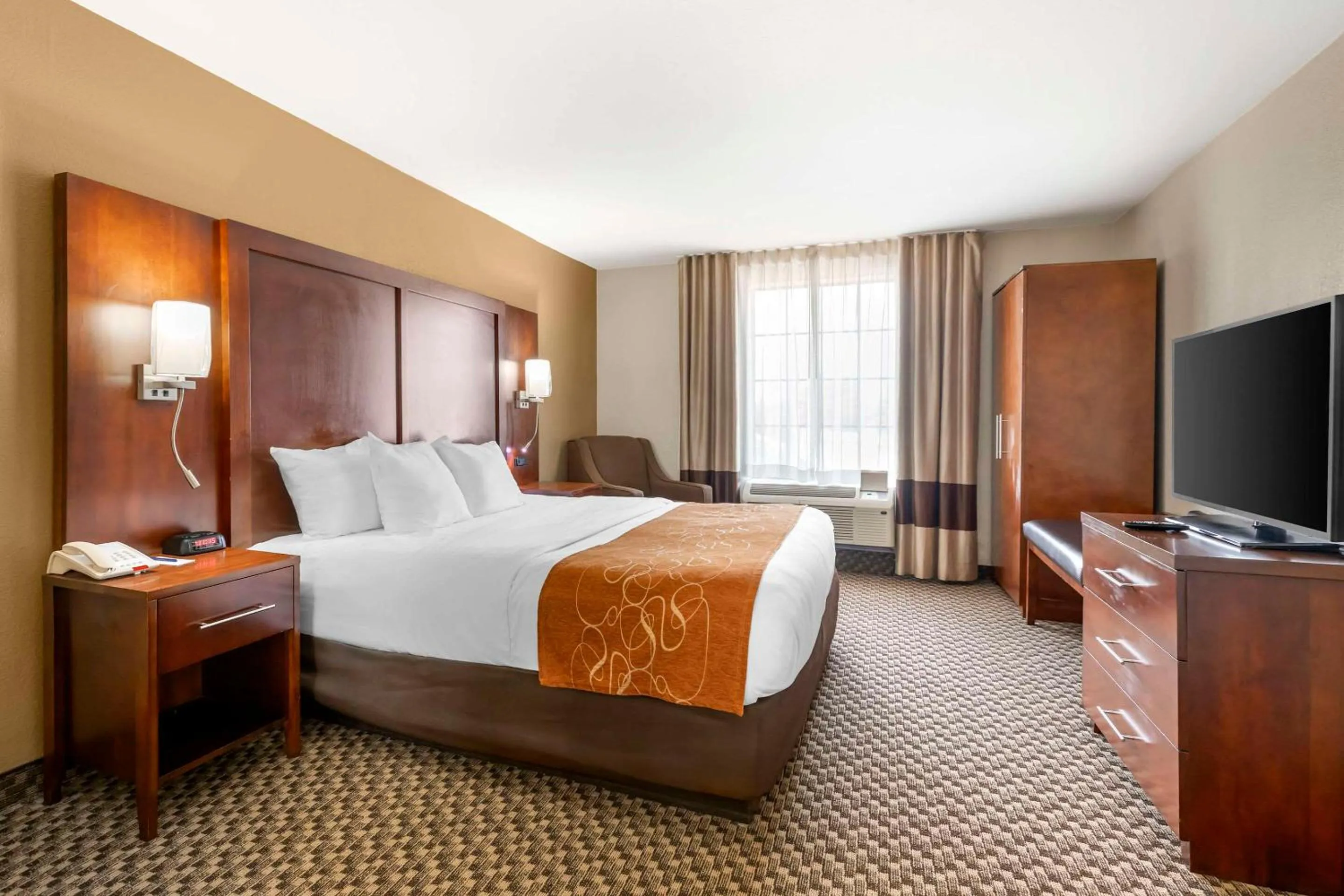 Bedroom, Bed in Comfort Suites Port Allen - Baton Rouge