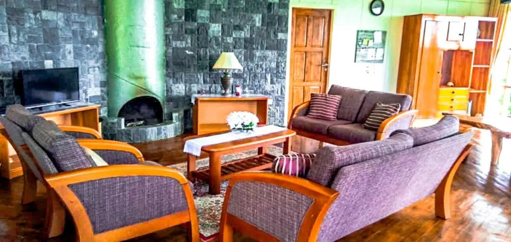 Communal lounge/ TV room in Mesilau Mountain Retreats