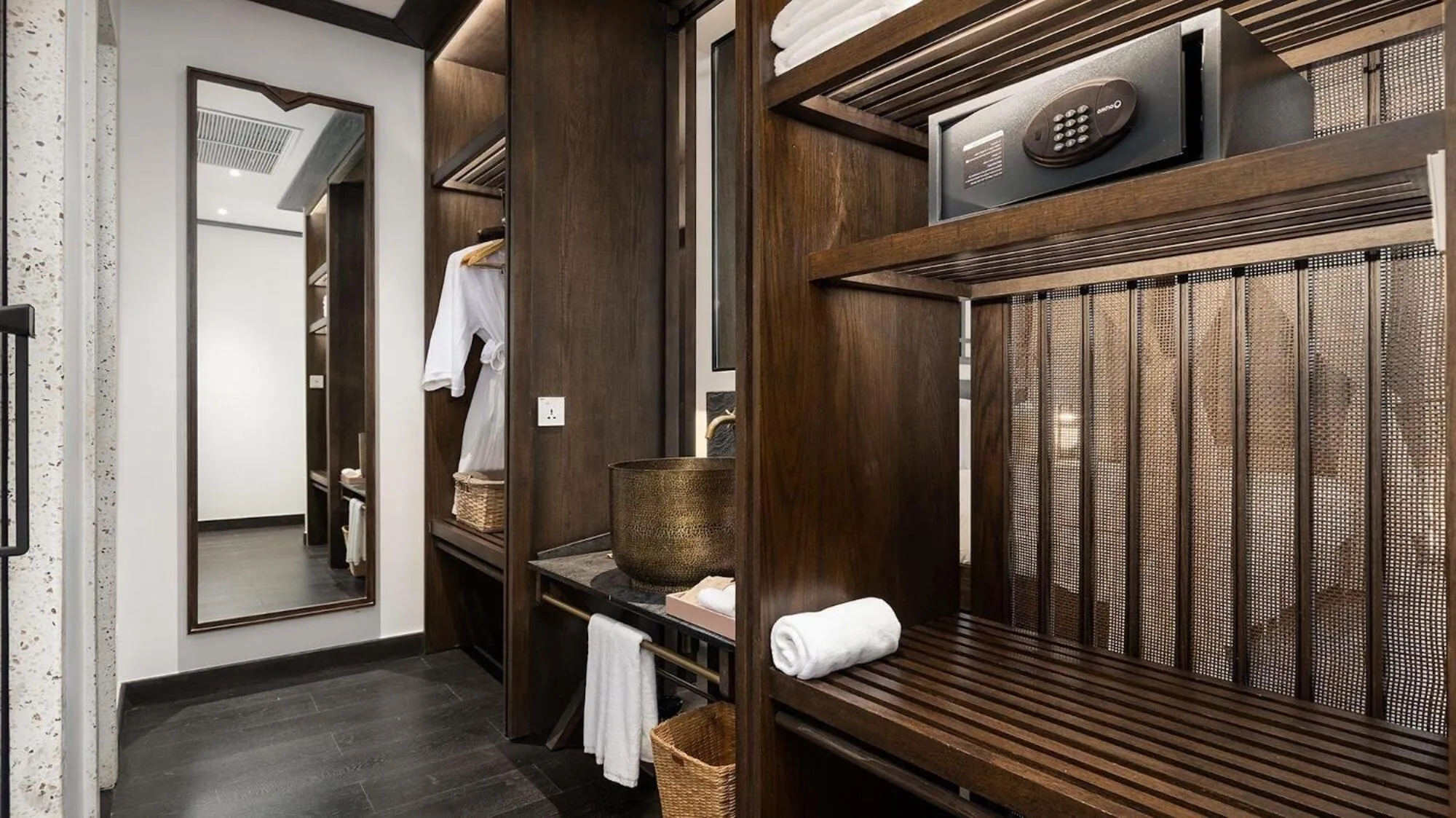 Spa and wellness centre/facilities in Anjali by Syphon