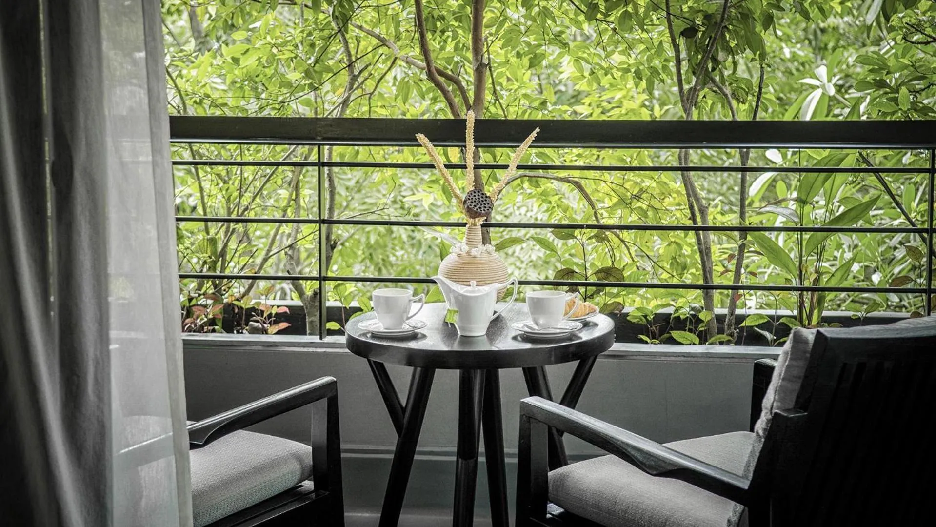 Balcony/Terrace in Anjali by Syphon