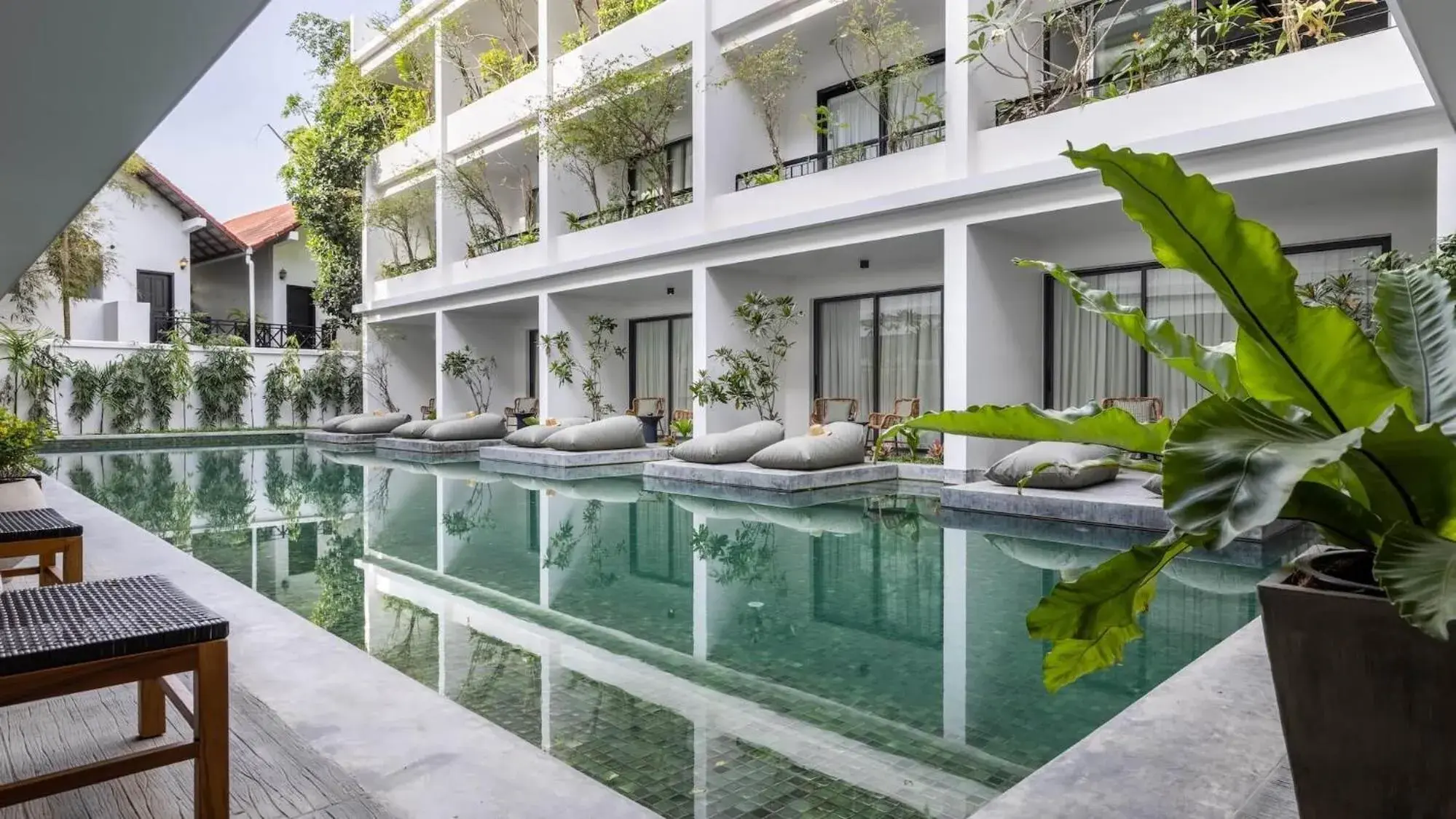 Swimming pool in Anjali by Syphon Swimming pool in Anjali by Syphon