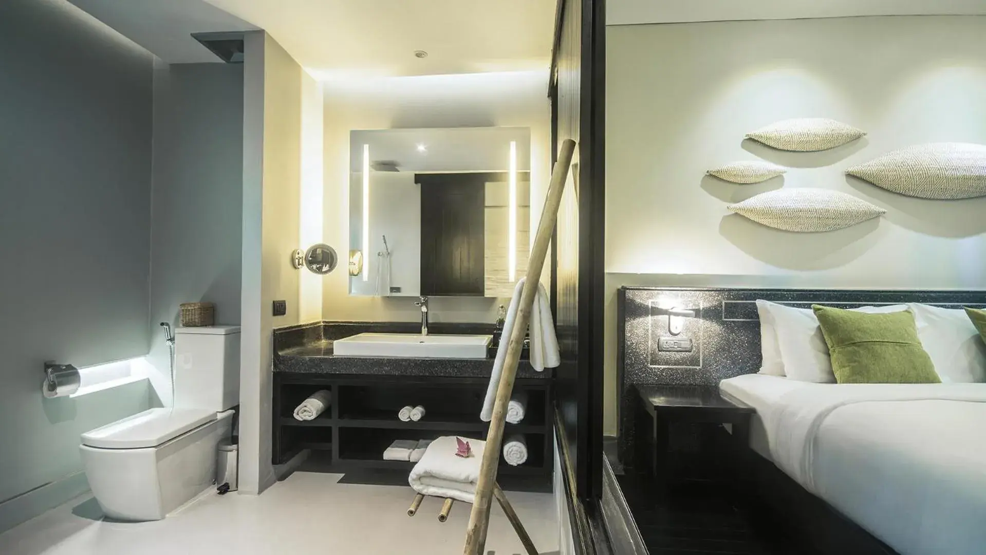 Shower, Bed in Anjali by Syphon Shower, Bed in Anjali by Syphon