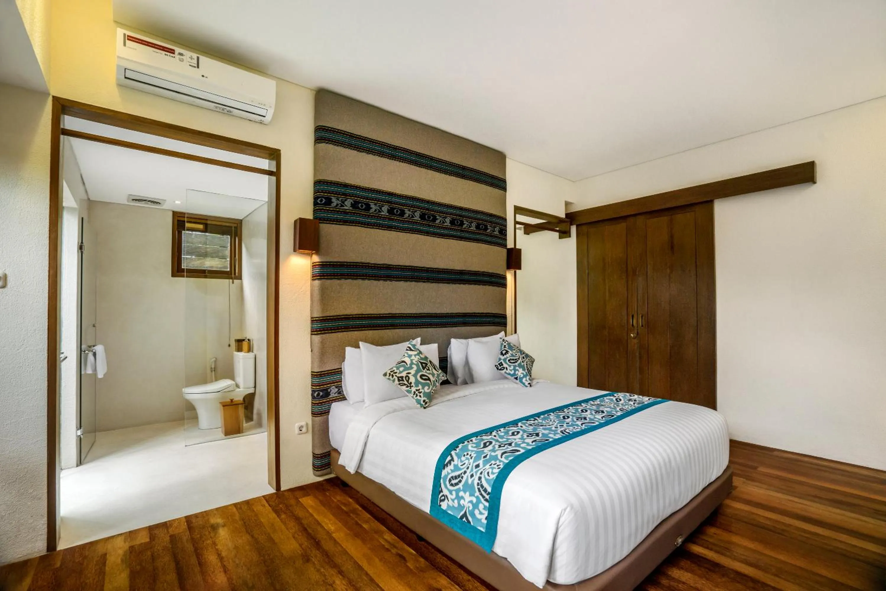 Photo of the whole room, Bed in Rumah Suweta