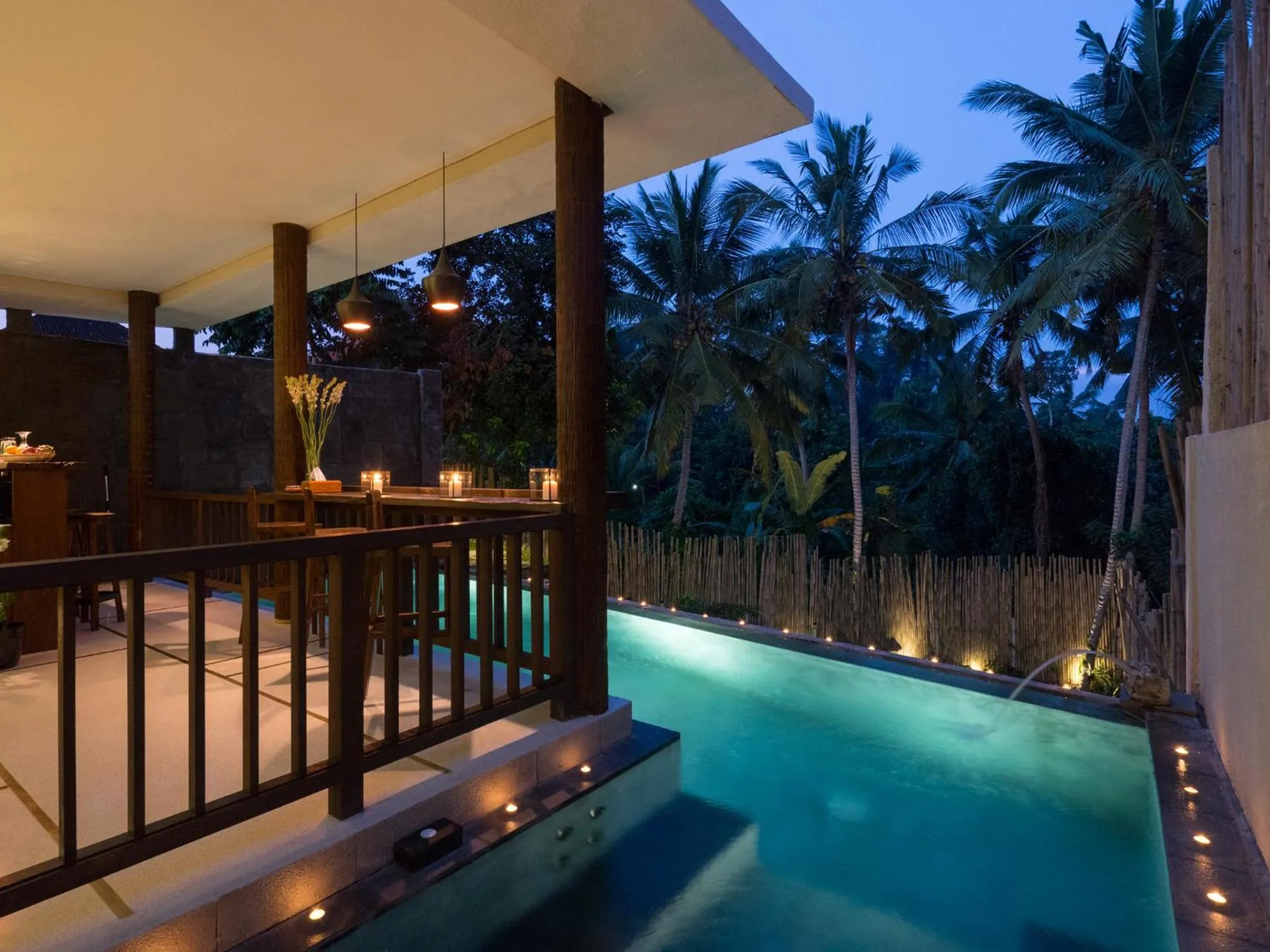 Swimming pool in Rumah Suweta