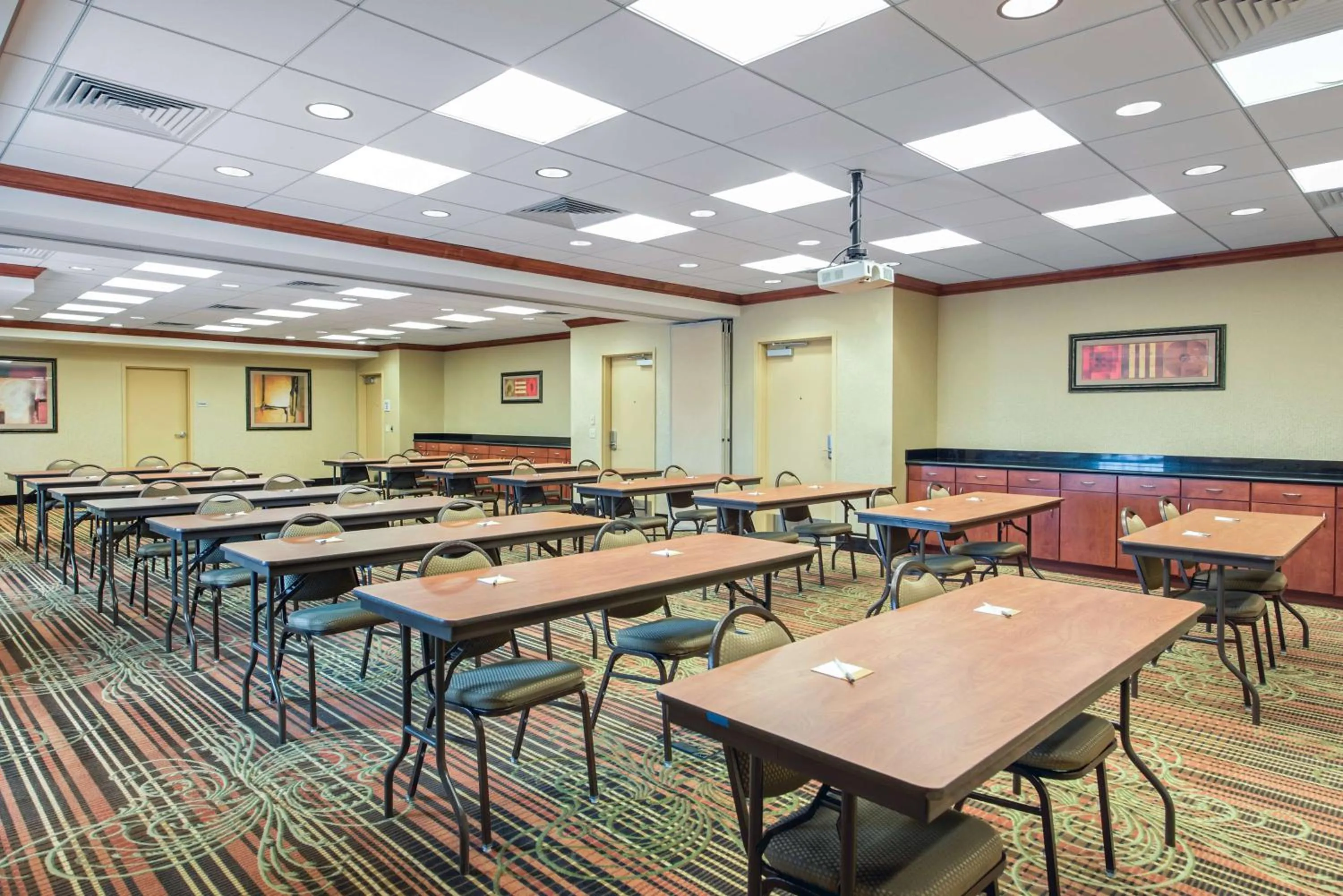 Meeting/conference room in Hampton Inn & Suites Arcata