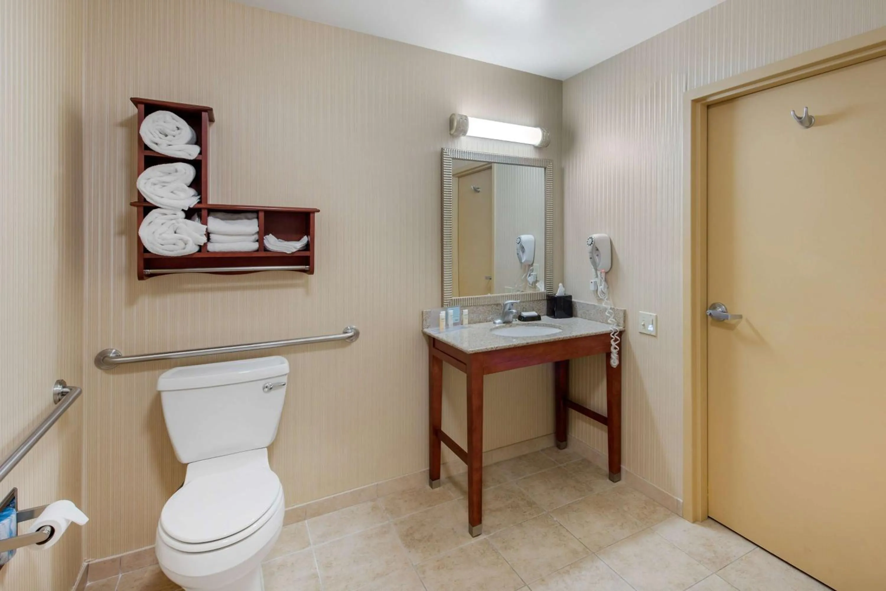 Bathroom in Hampton Inn & Suites Arcata