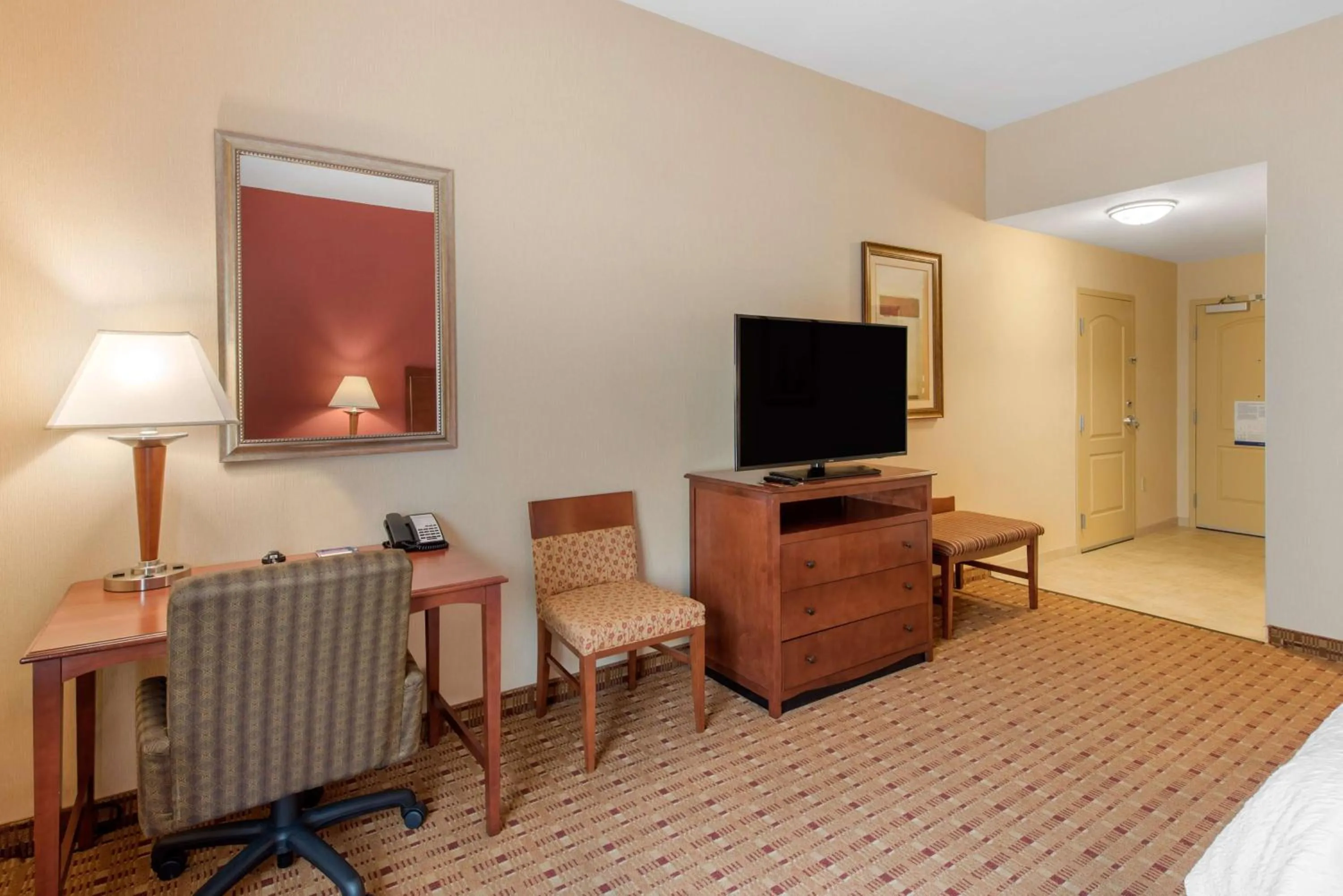 Bedroom, Bed in Hampton Inn & Suites Arcata