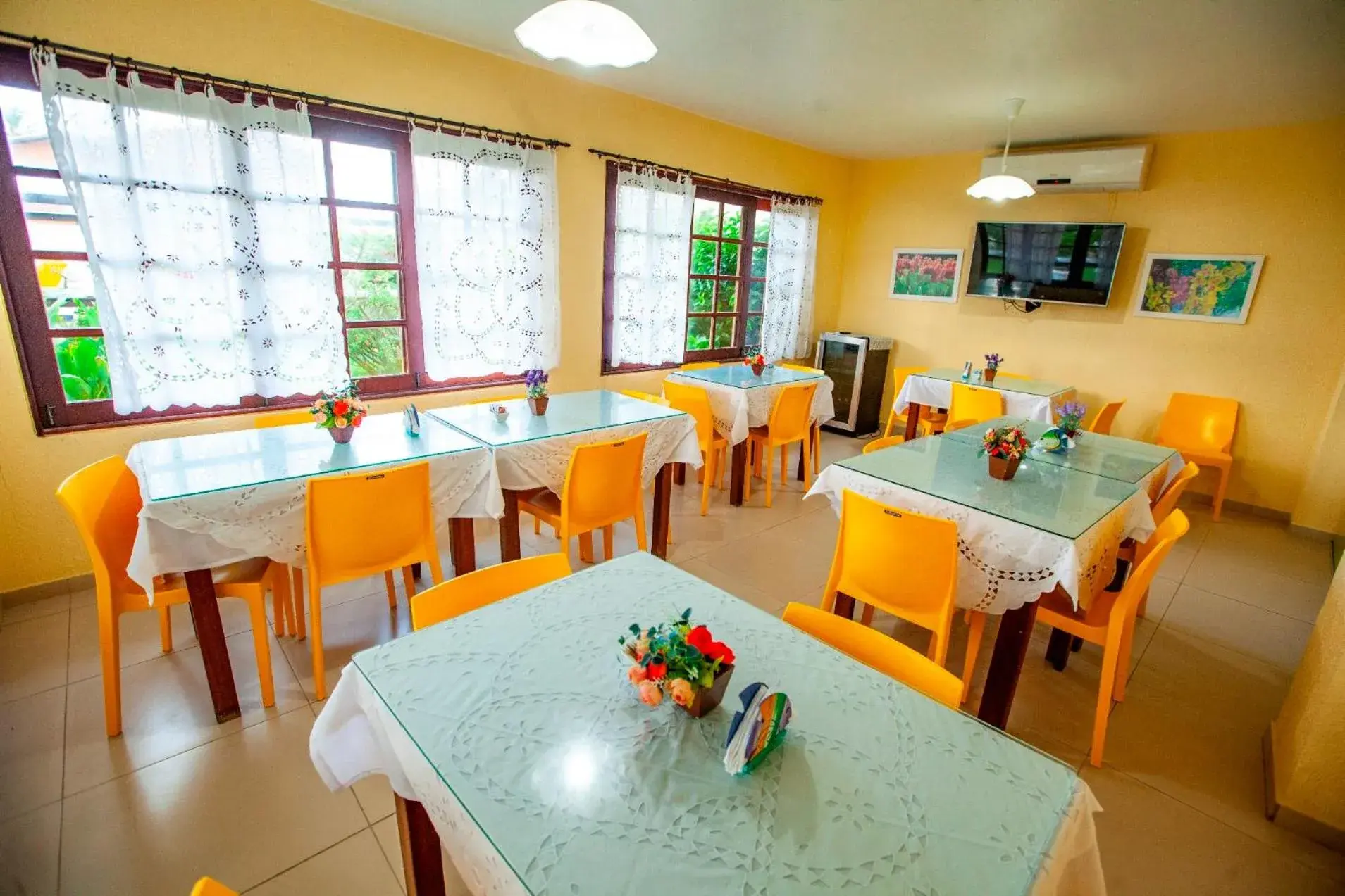 Restaurant/places to eat in Brisamar Hotel Pousada Restaurant/places to eat in Brisamar Hotel Pousada