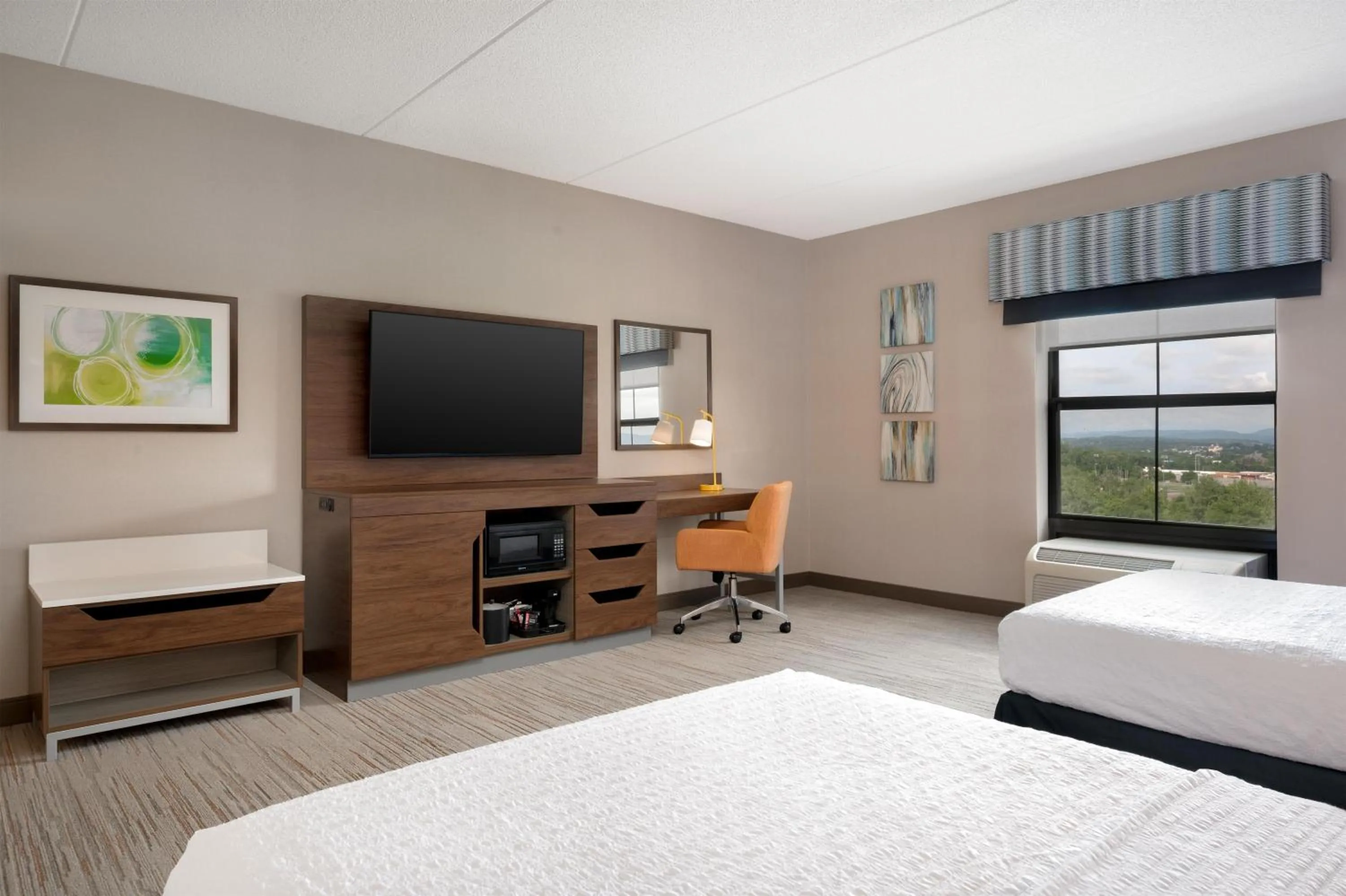 Bed in Hampton Inn & Suites Wilkes-Barre