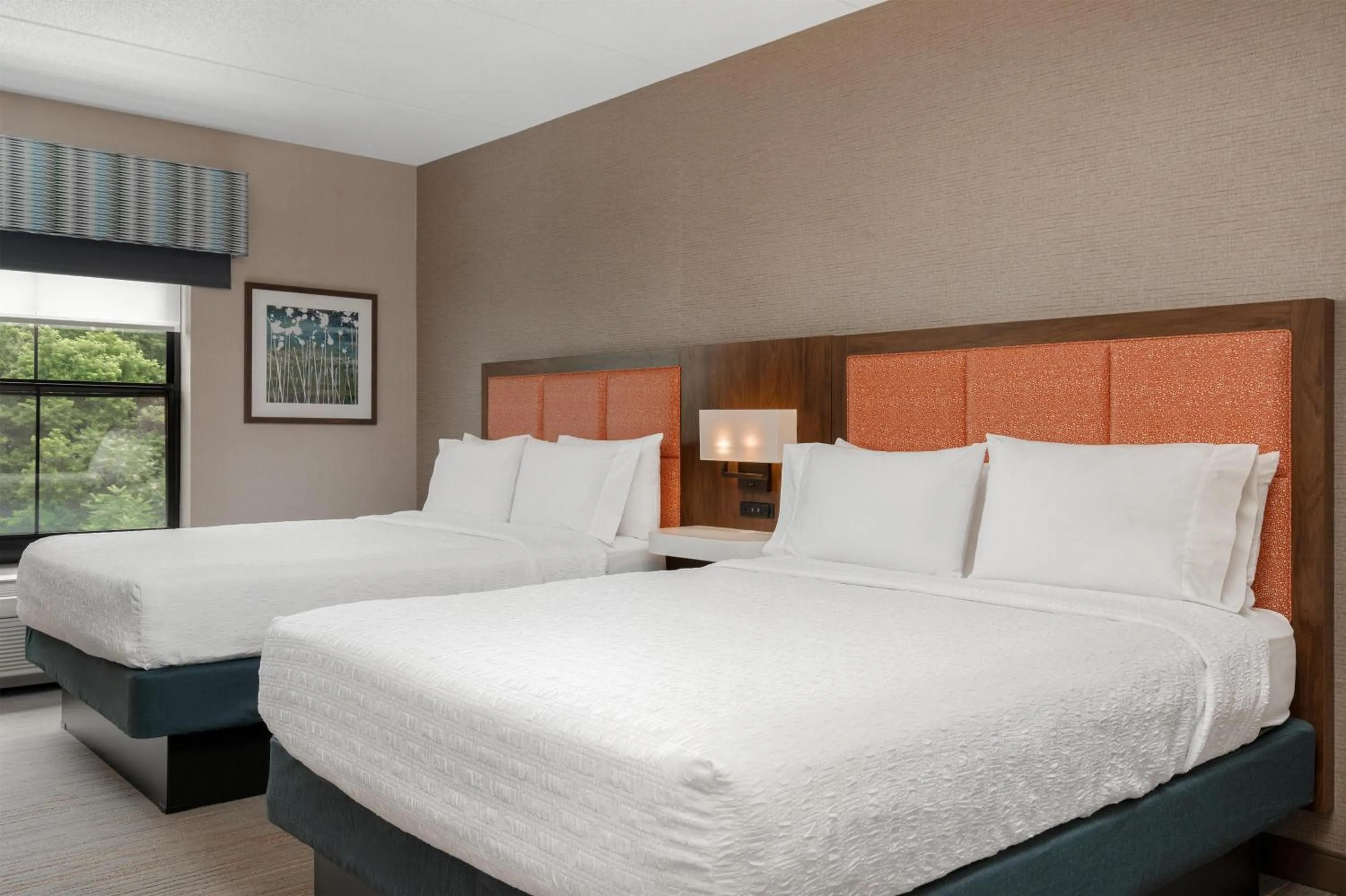 Bed in Hampton Inn & Suites Wilkes-Barre