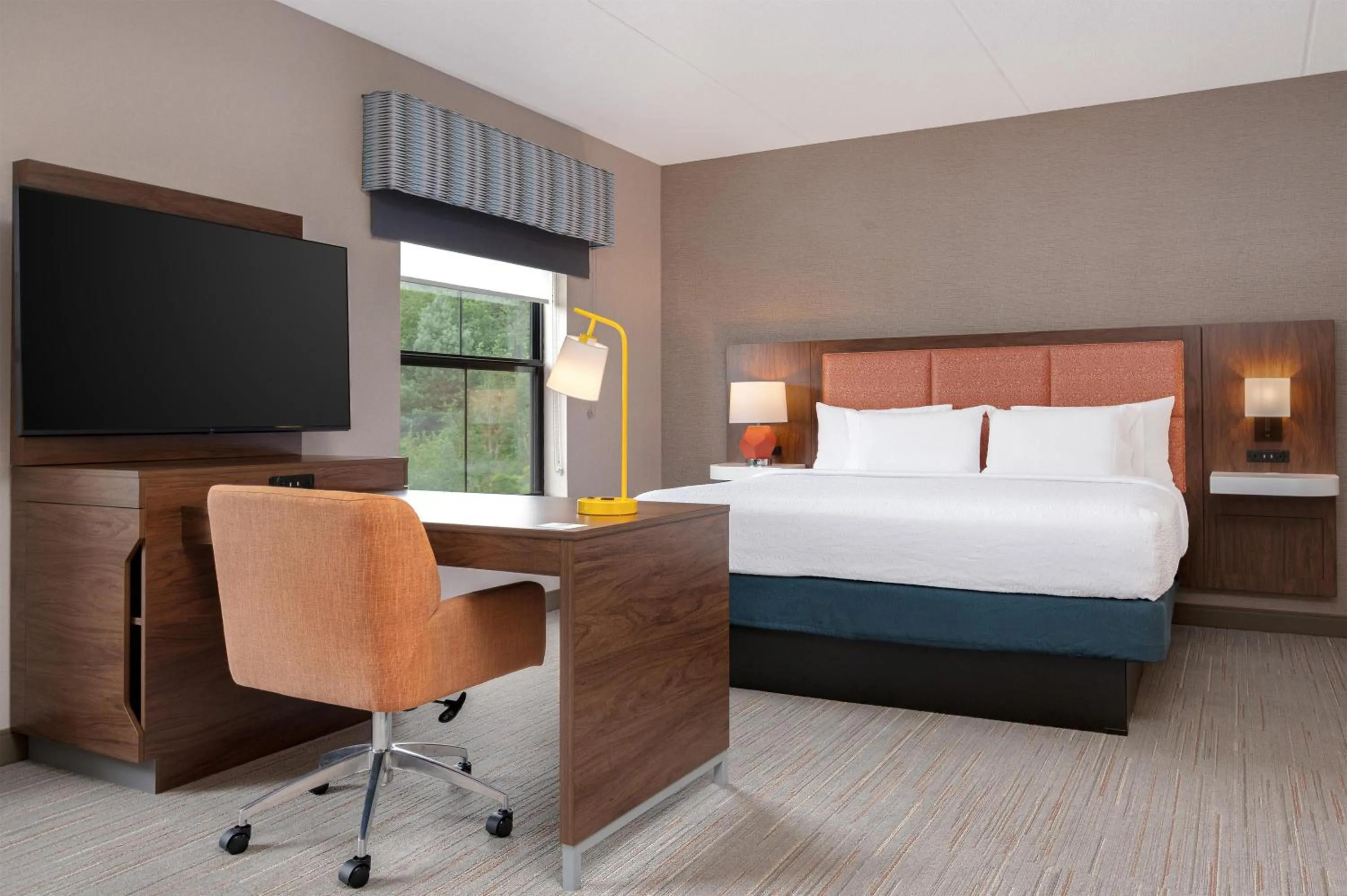 Bedroom, Bed in Hampton Inn & Suites Wilkes-Barre