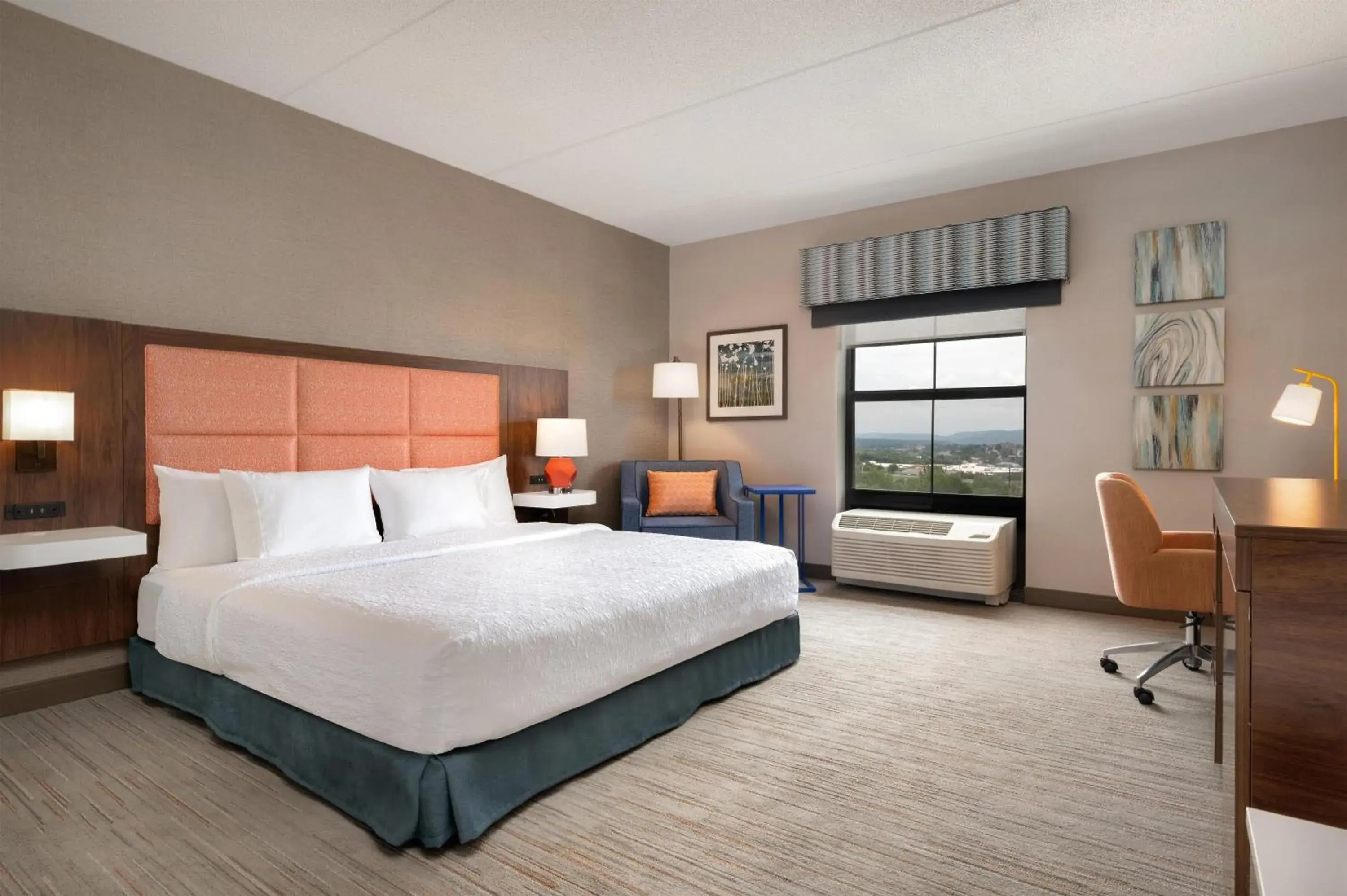 Bed in Hampton Inn & Suites Wilkes-Barre Bed in Hampton Inn & Suites Wilkes-Barre