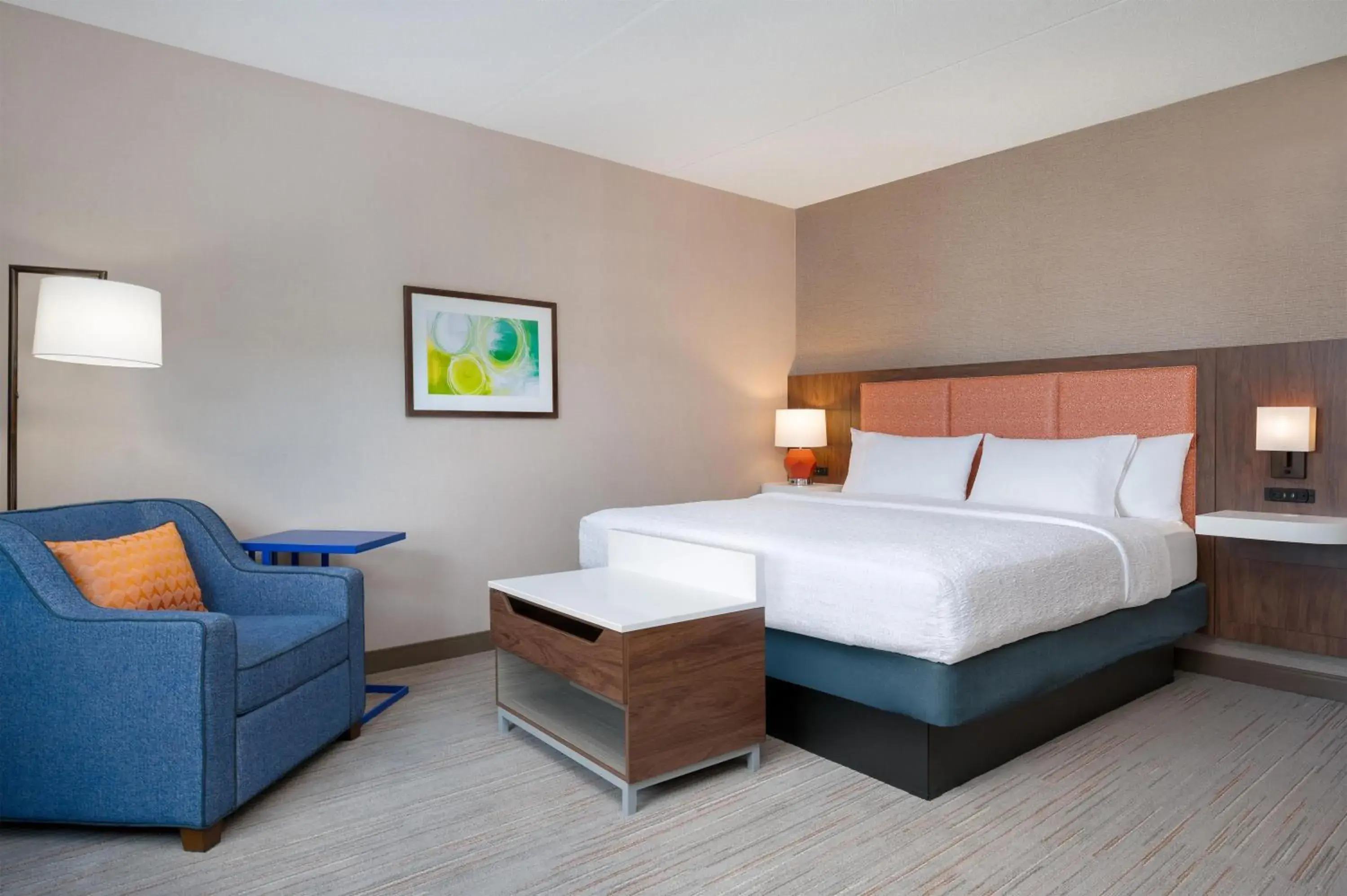 Bed in Hampton Inn & Suites Wilkes-Barre Bed in Hampton Inn & Suites Wilkes-Barre