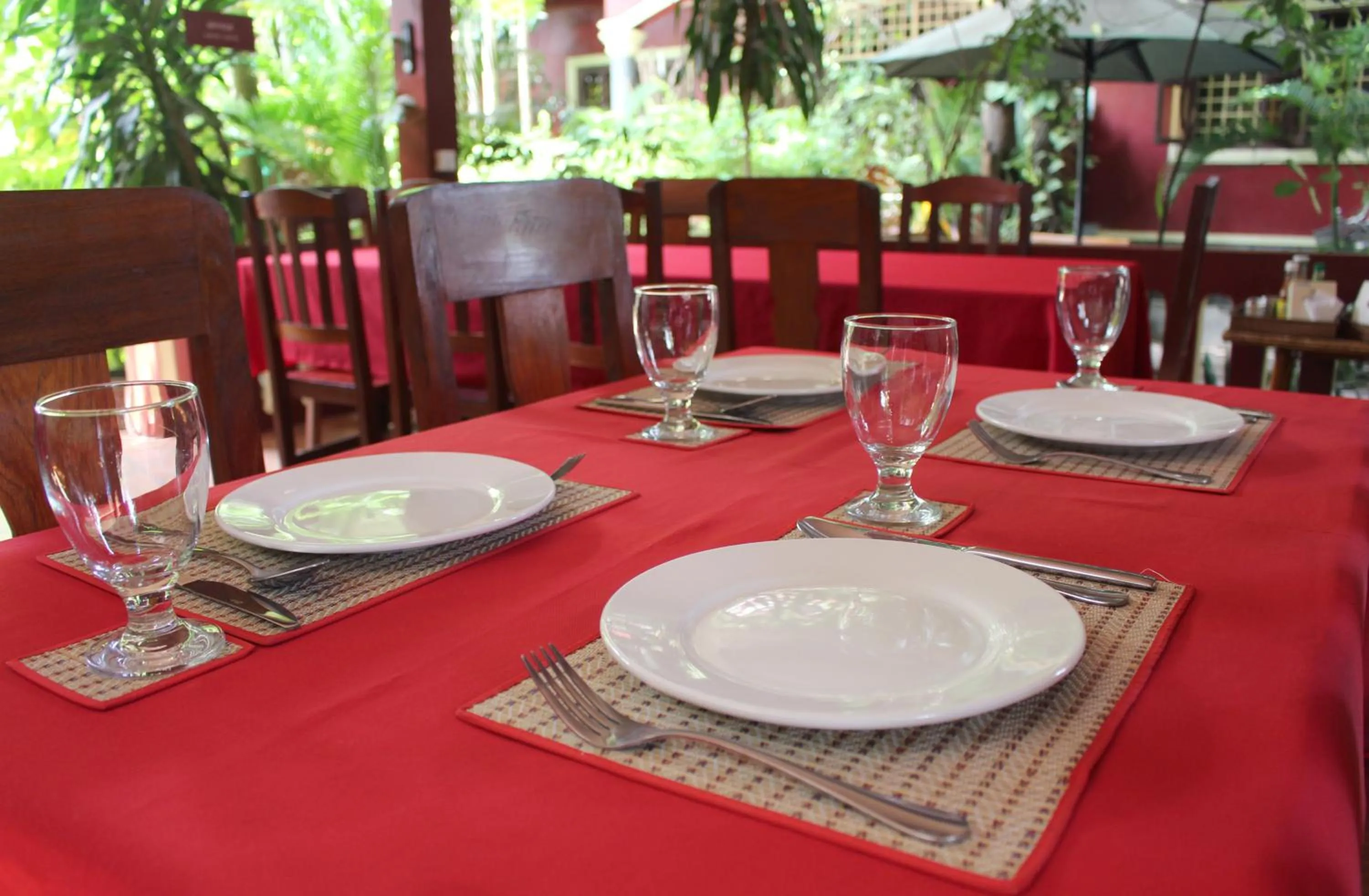 Restaurant/places to eat in Bou Savy Villa