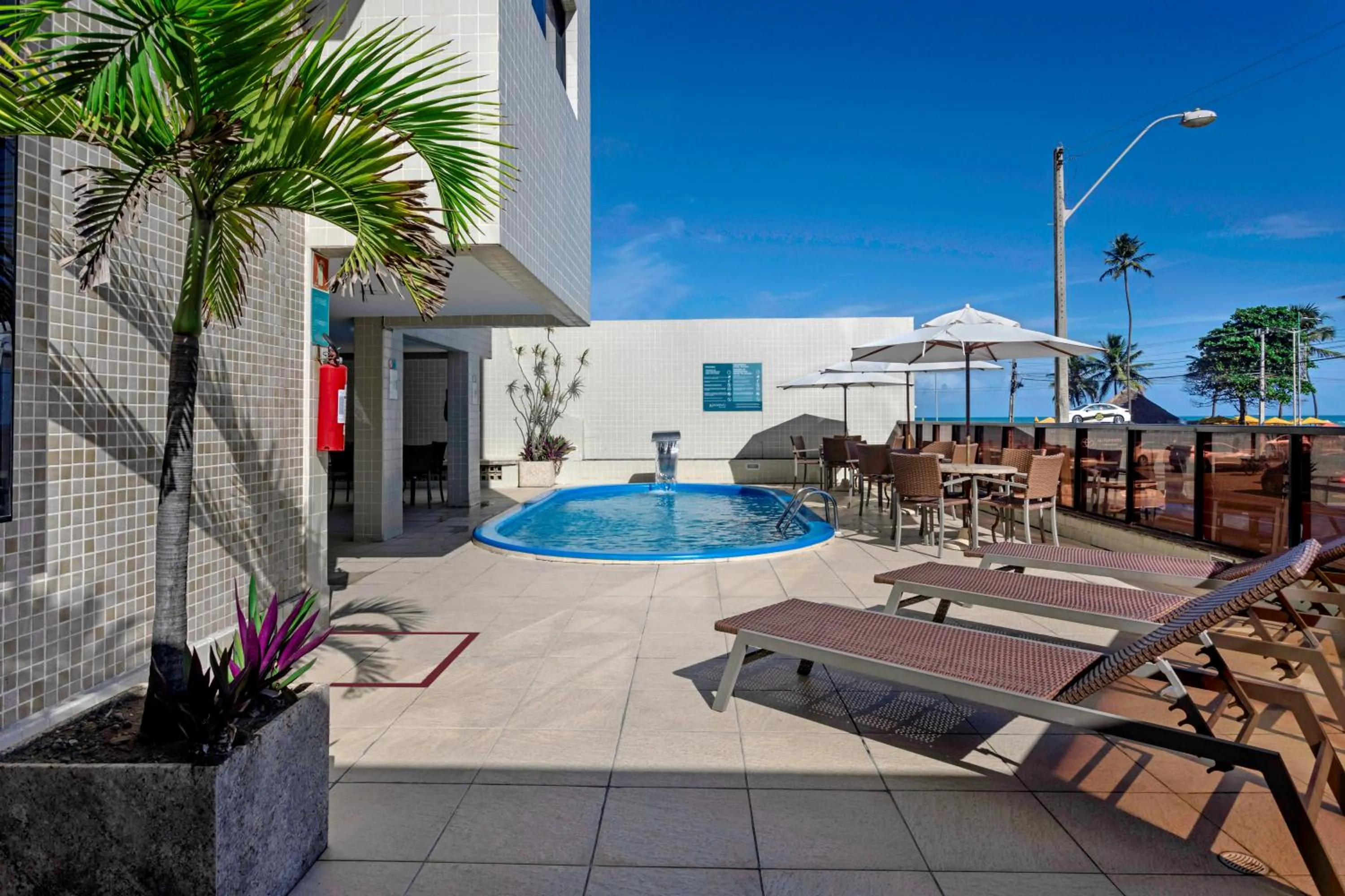 Swimming pool in Marinas Maceió Hotel