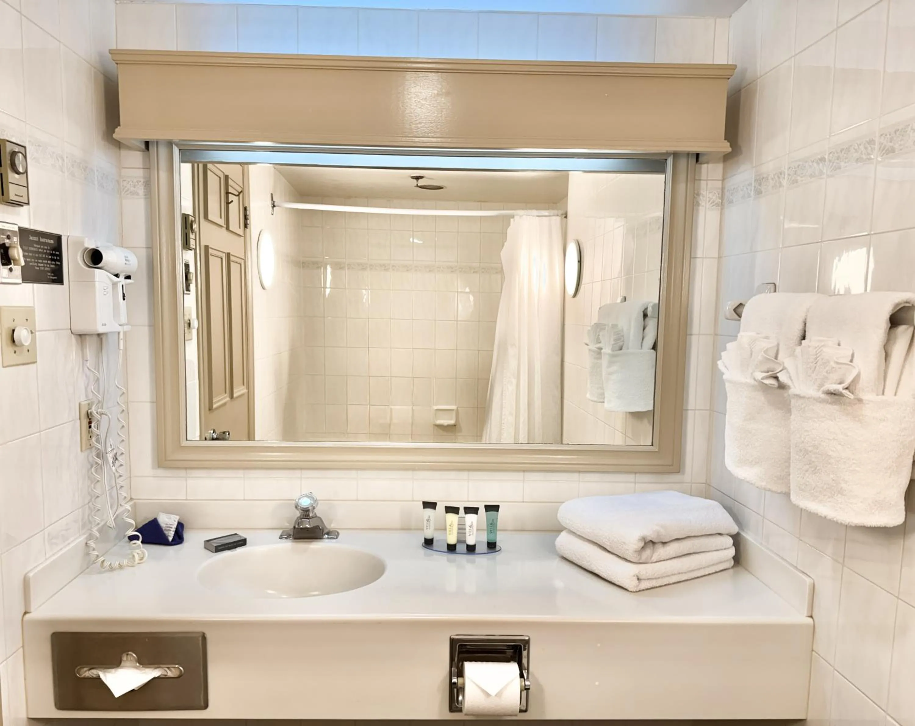 Shower in Inn on the Lake