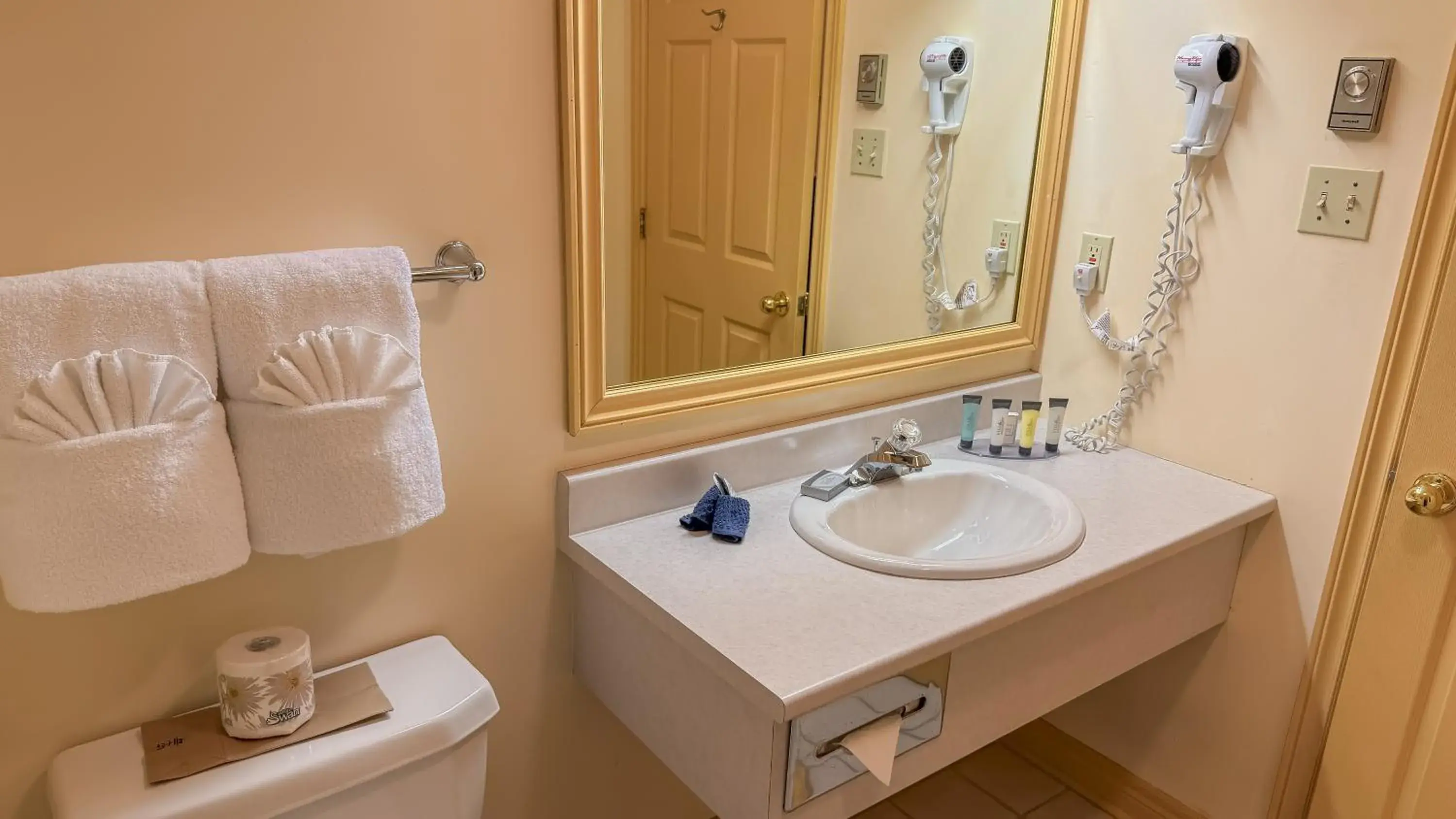 Bathroom in Inn on the Lake Bathroom in Inn on the Lake