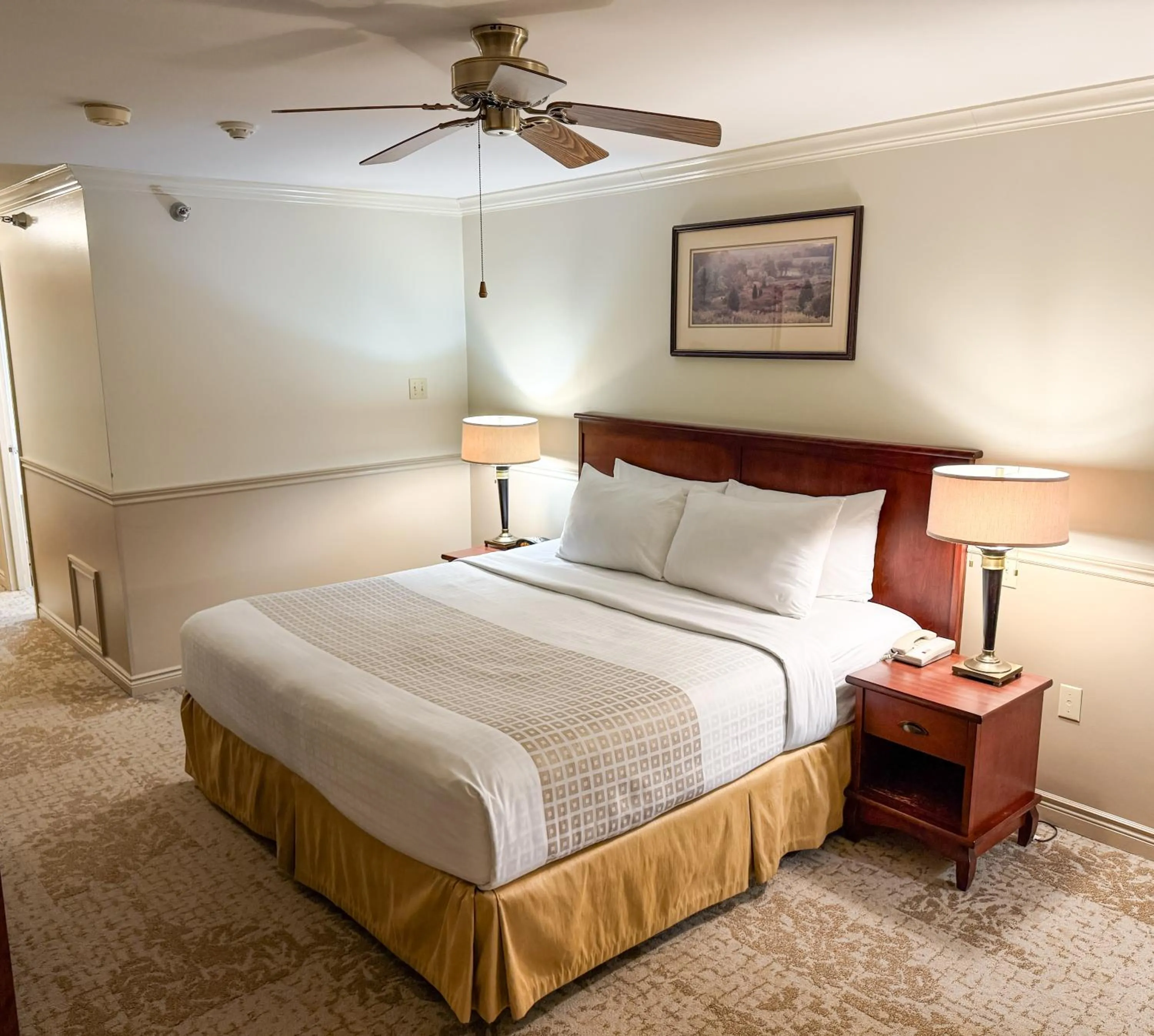 Bedroom, Bed in Inn on the Lake