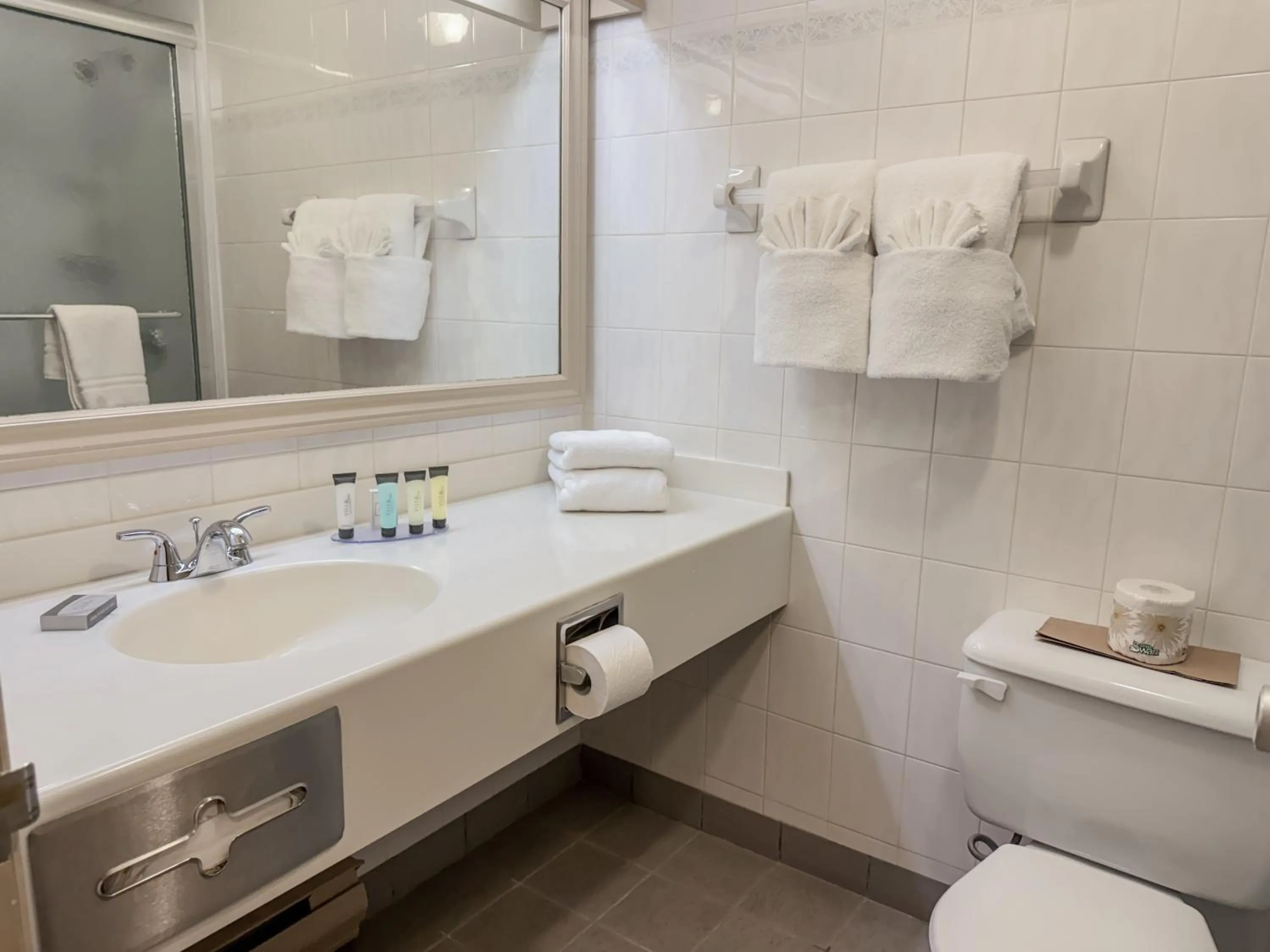 Toilet in Inn on the Lake