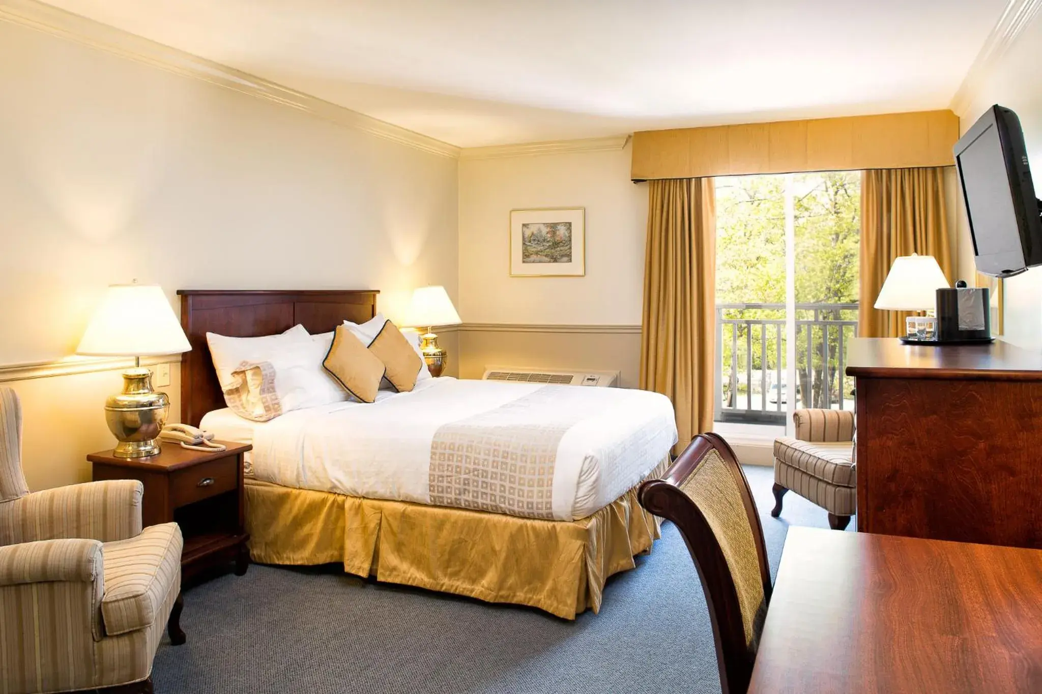 Standard Queen Room in Inn on the Lake Standard Queen Room in Inn on the Lake