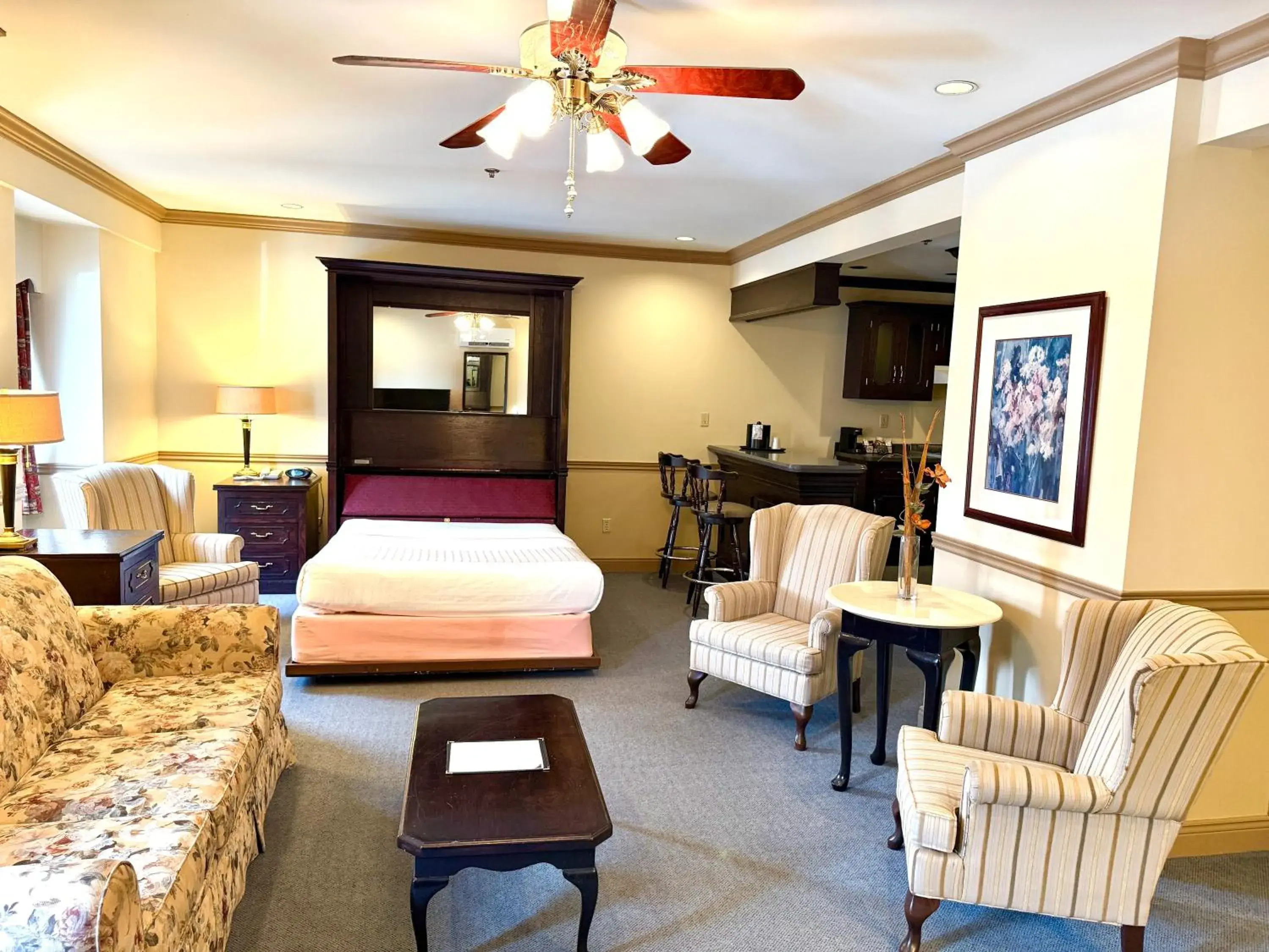 Living room in Inn on the Lake Living room in Inn on the Lake