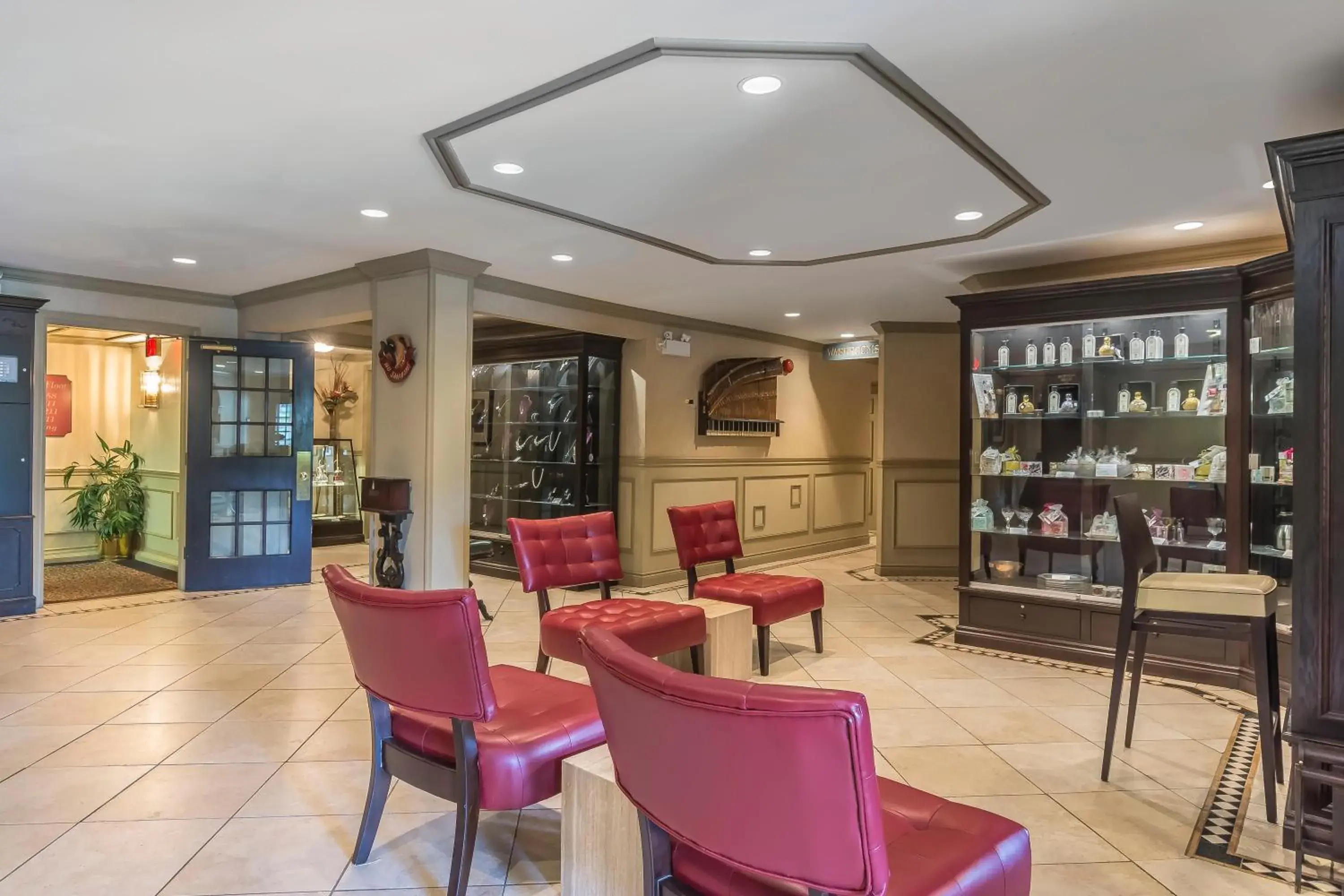 Lobby or reception in Inn on the Lake Lobby or reception in Inn on the Lake