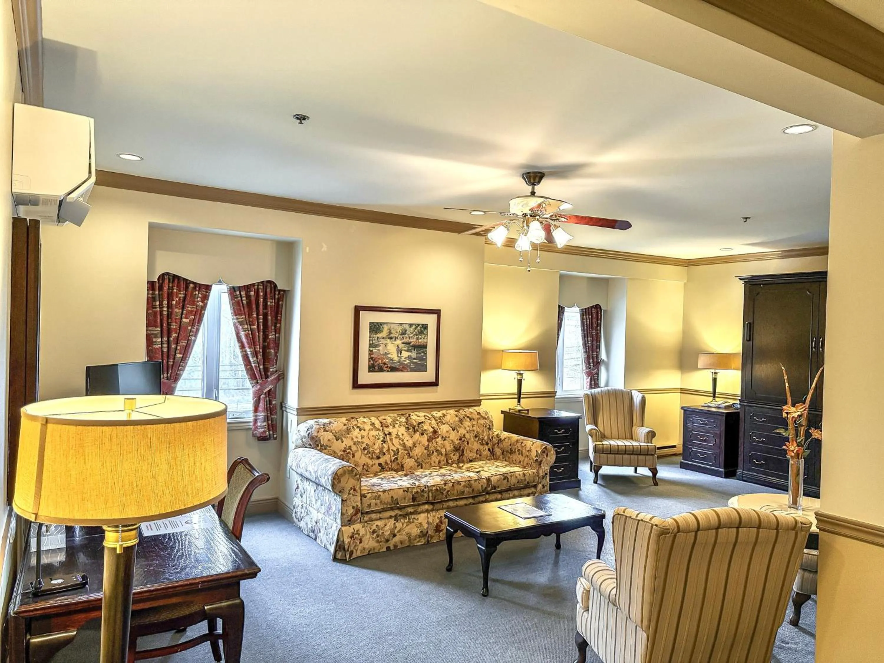 Living room in Inn on the Lake