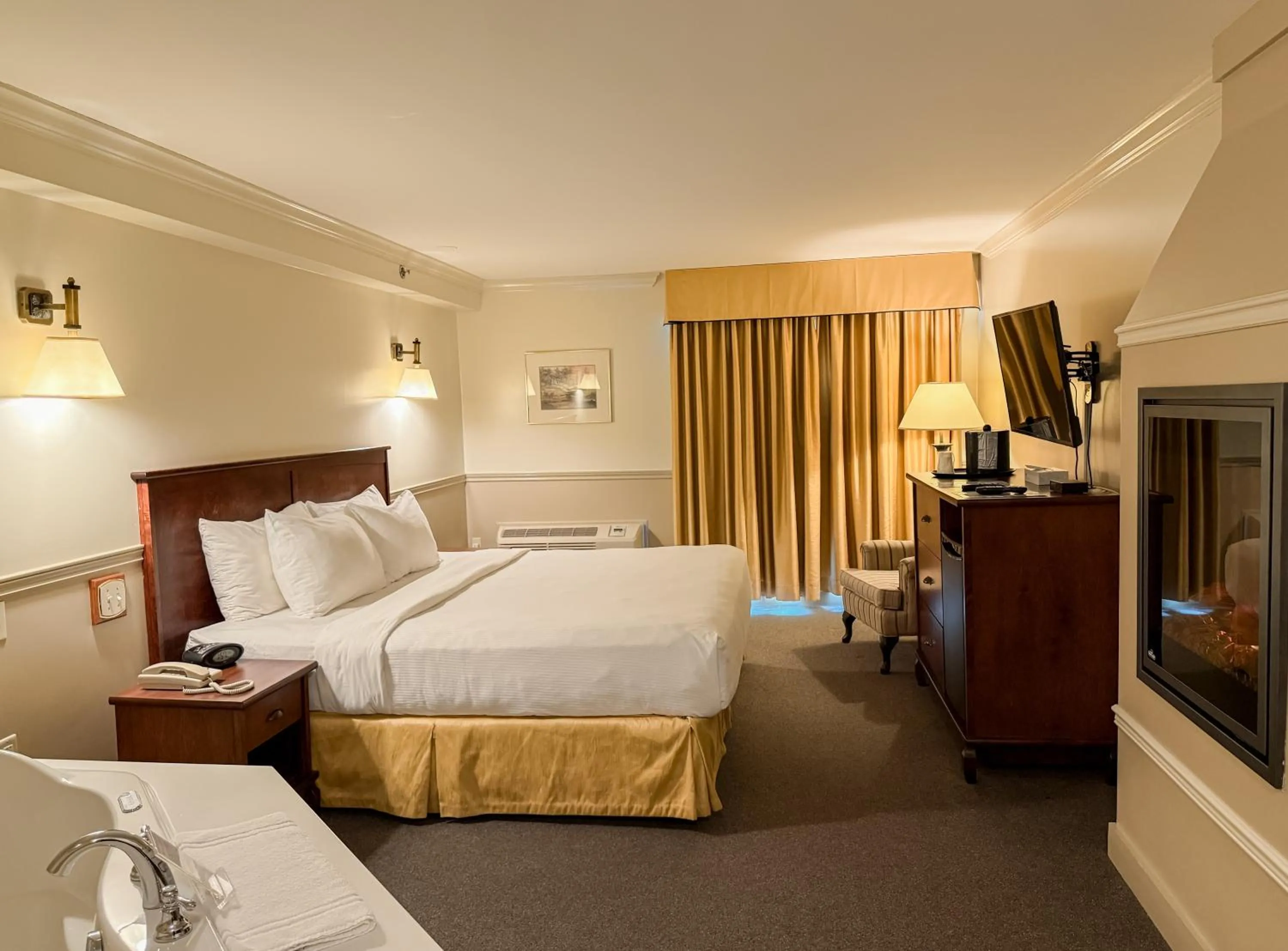 Bed in Inn on the Lake