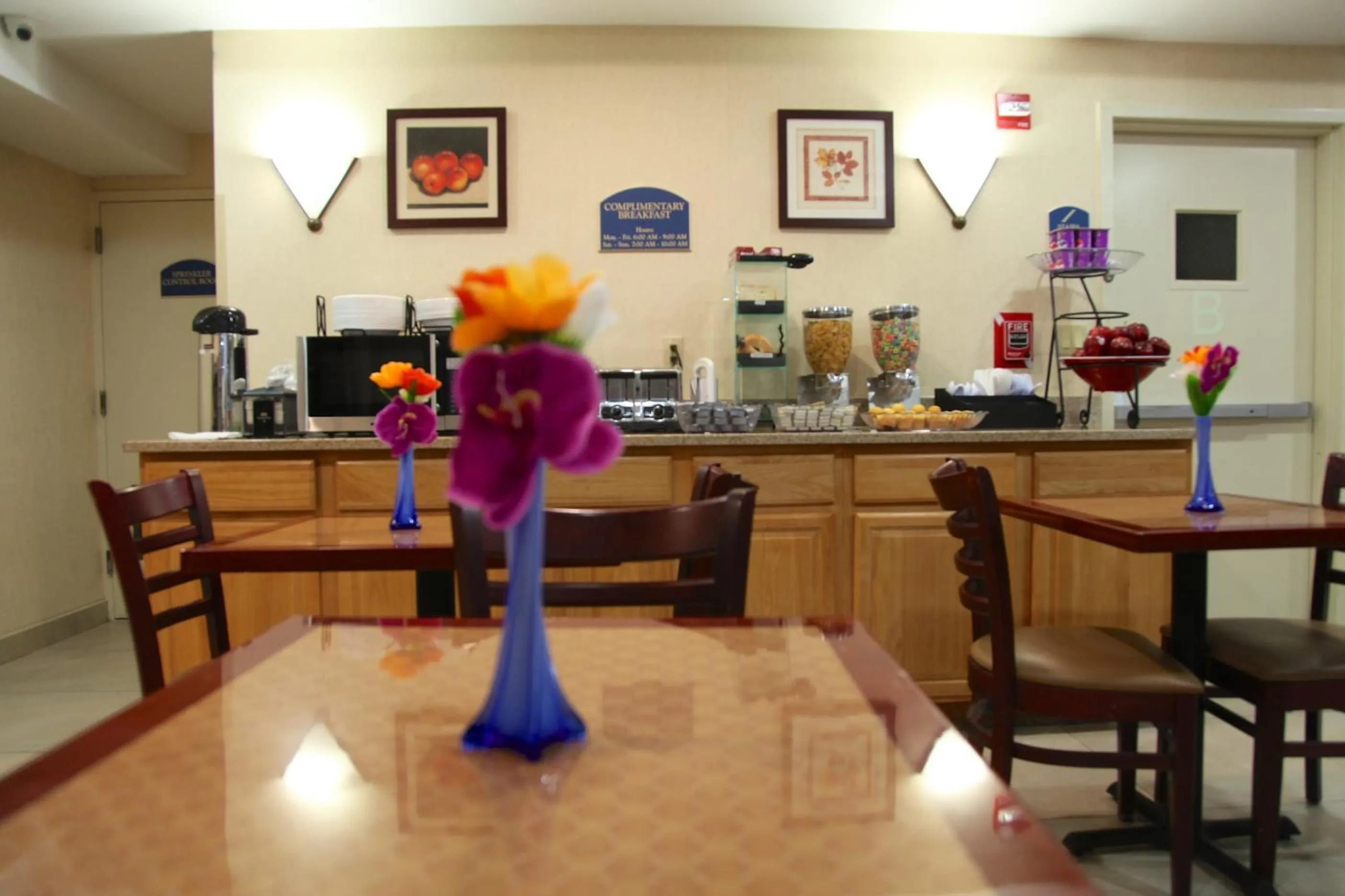 Restaurant/places to eat in Corona Hotel New York - LaGuardia Airport