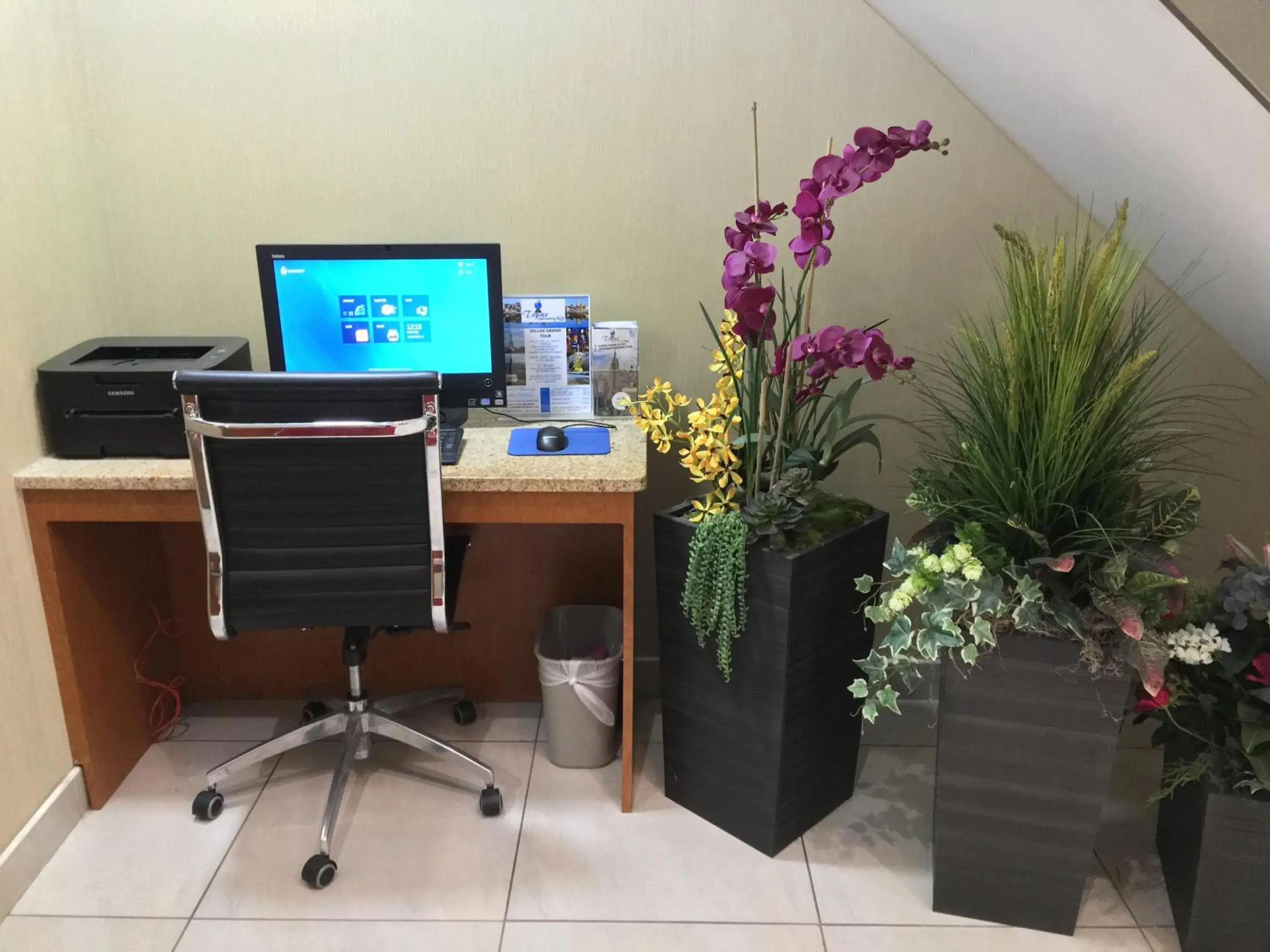 Lobby or reception in Corona Hotel New York - LaGuardia Airport Lobby or reception in Corona Hotel New York - LaGuardia Airport