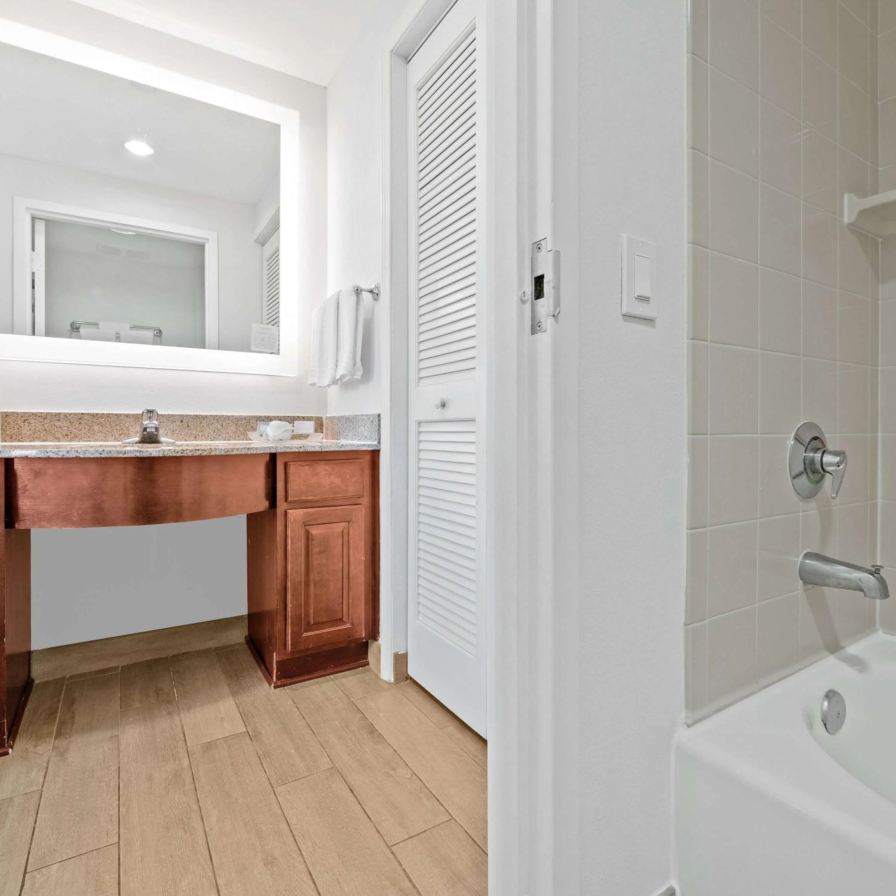 Bathroom in Homewood Suites by Hilton Fort Lauderdale Airport-Cruise Port