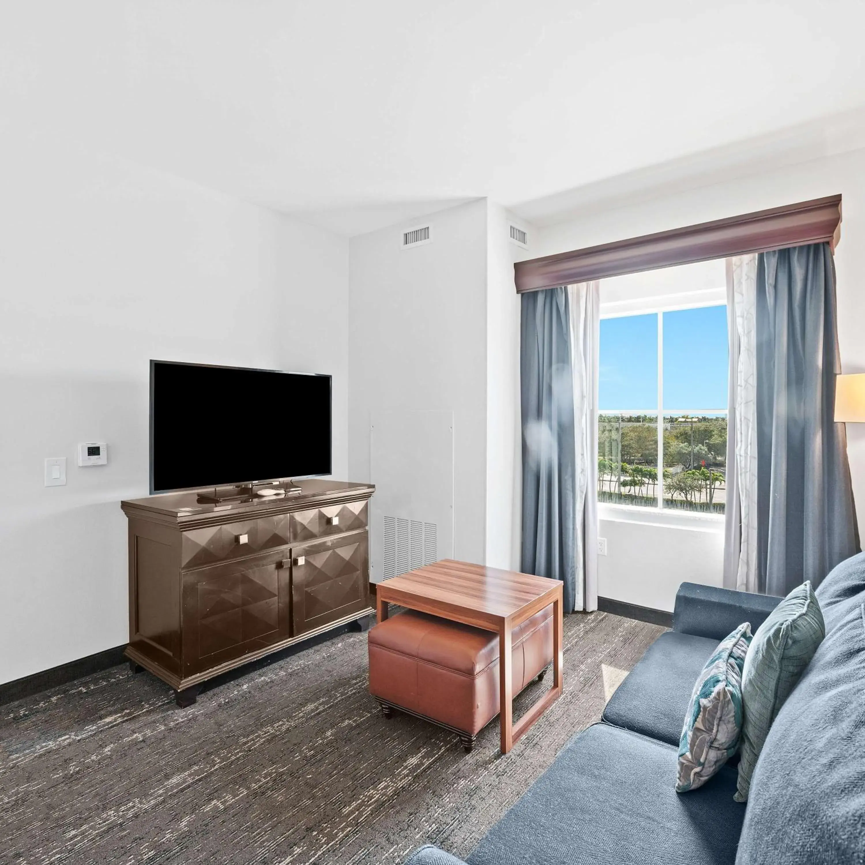 Living room in Homewood Suites by Hilton Fort Lauderdale Airport-Cruise Port Living room in Homewood Suites by Hilton Fort Lauderdale Airport-Cruise Port