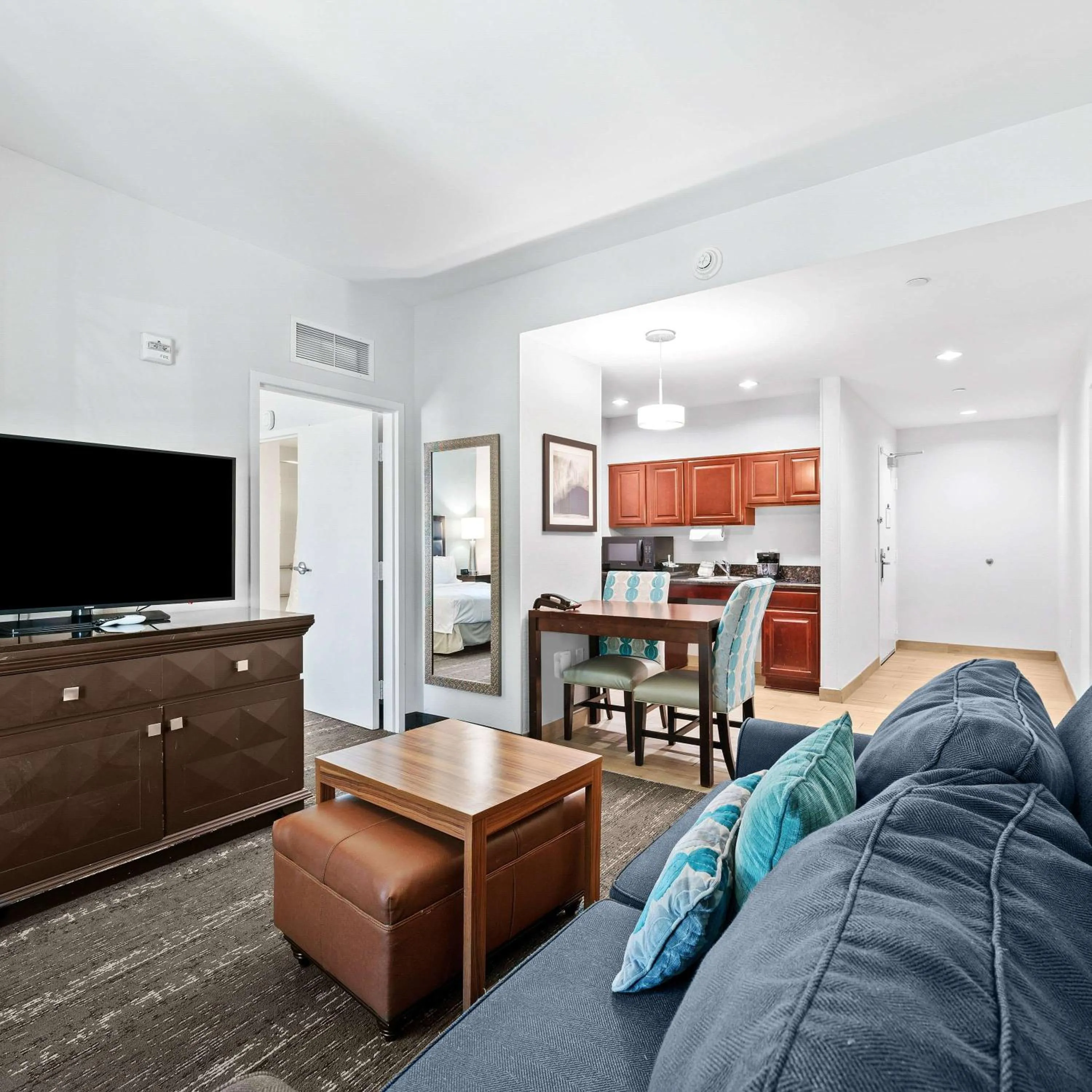 Living room in Homewood Suites by Hilton Fort Lauderdale Airport-Cruise Port