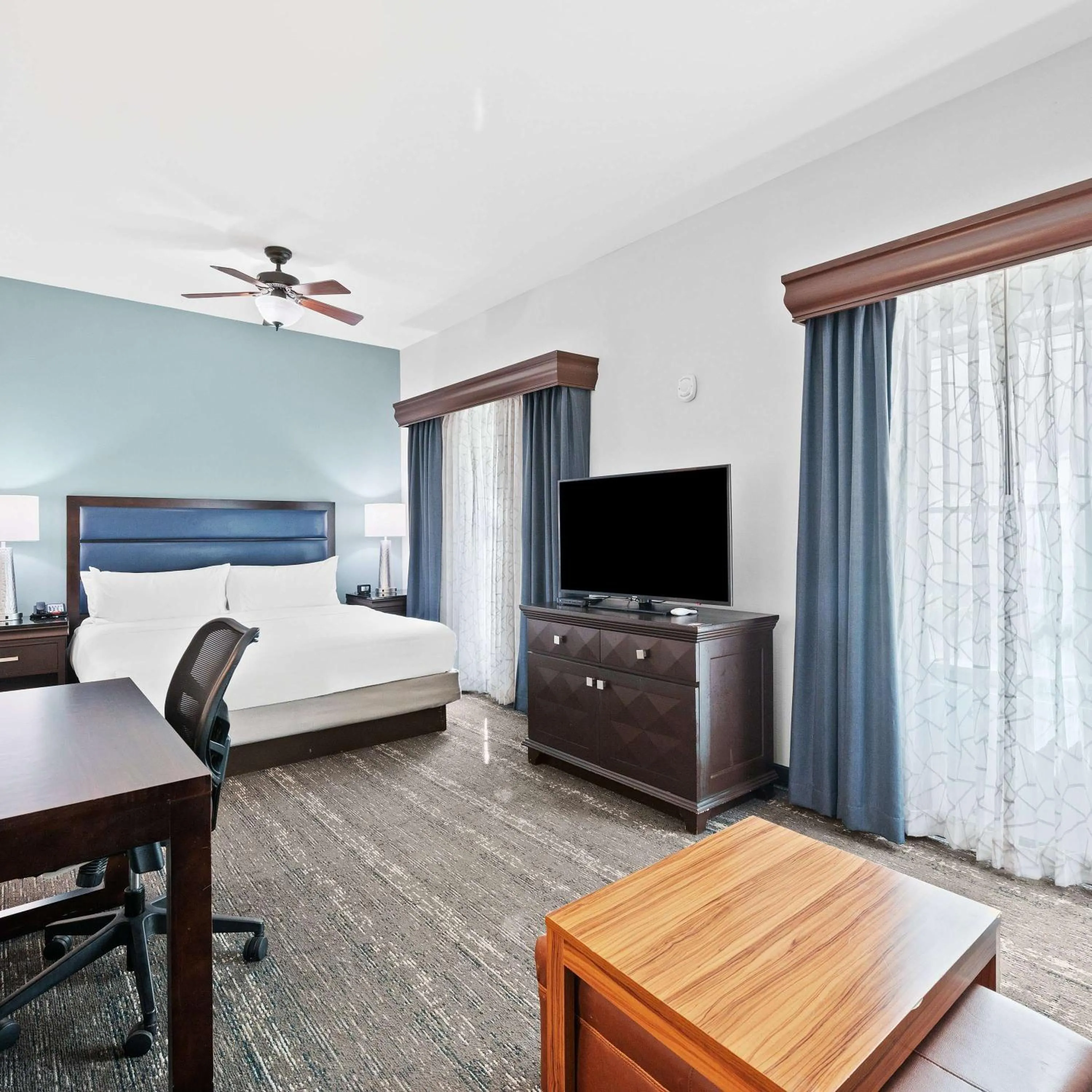 Bed in Homewood Suites by Hilton Fort Lauderdale Airport-Cruise Port