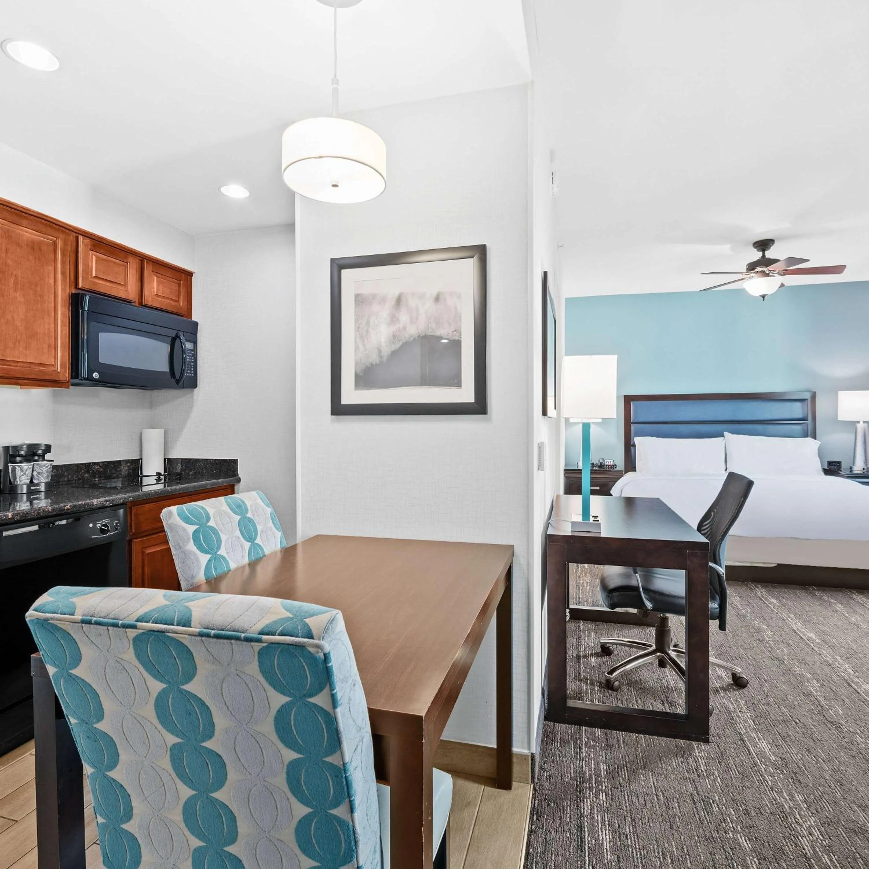 Kitchen or kitchenette, Bed in Homewood Suites by Hilton Fort Lauderdale Airport-Cruise Port