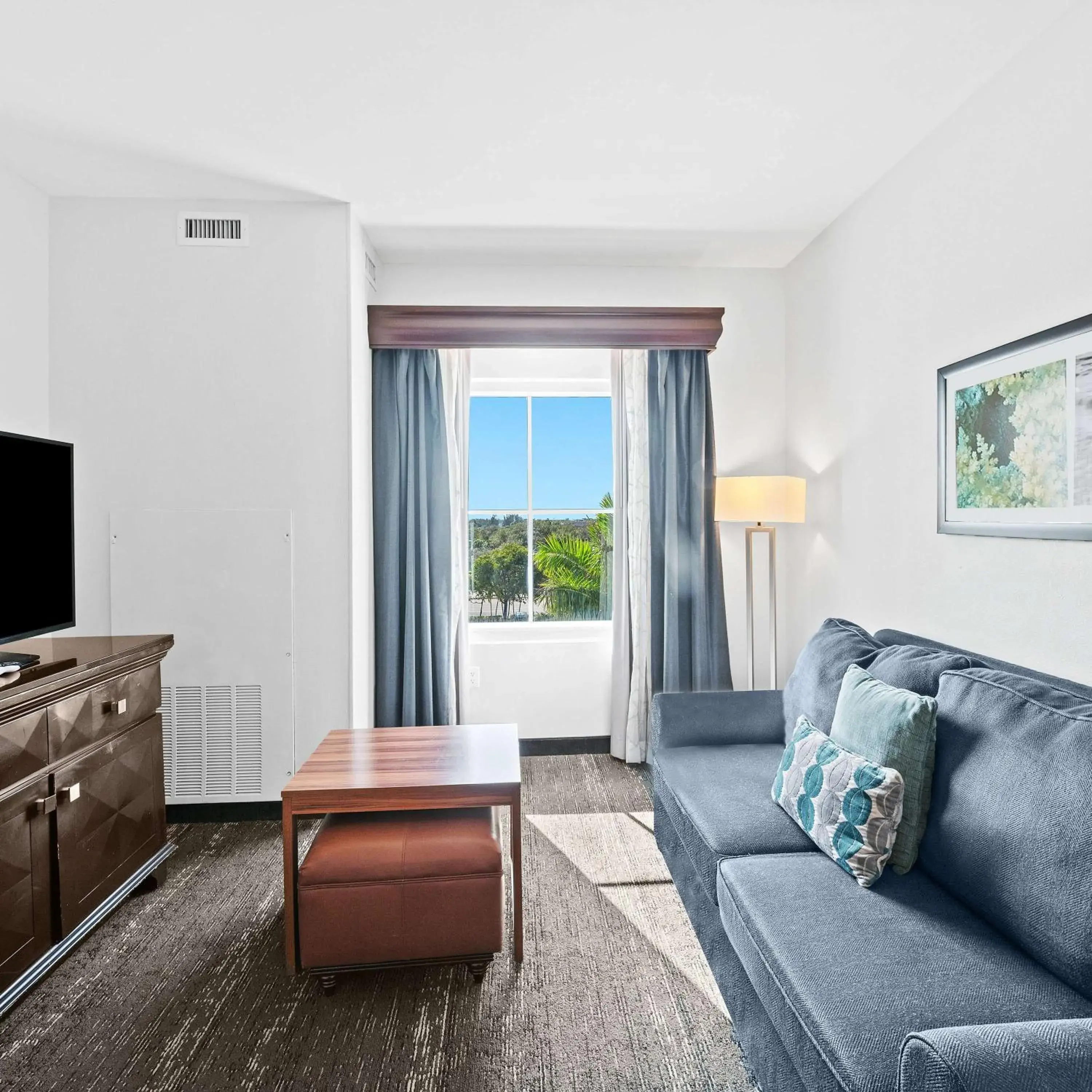 Living room in Homewood Suites by Hilton Fort Lauderdale Airport-Cruise Port Living room in Homewood Suites by Hilton Fort Lauderdale Airport-Cruise Port