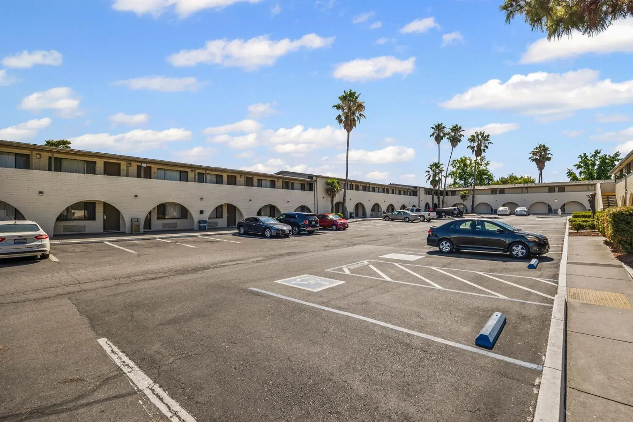 Parking in Heritage Inn Express Roseville Parking in Heritage Inn Express Roseville