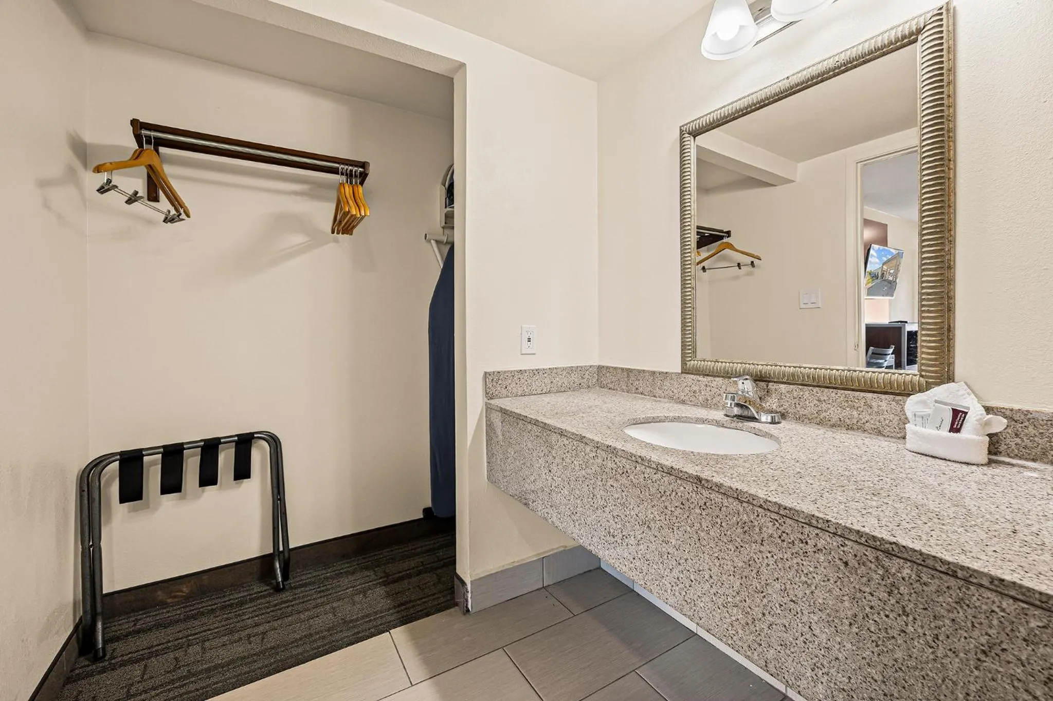 Bathroom in Heritage Inn Express Roseville