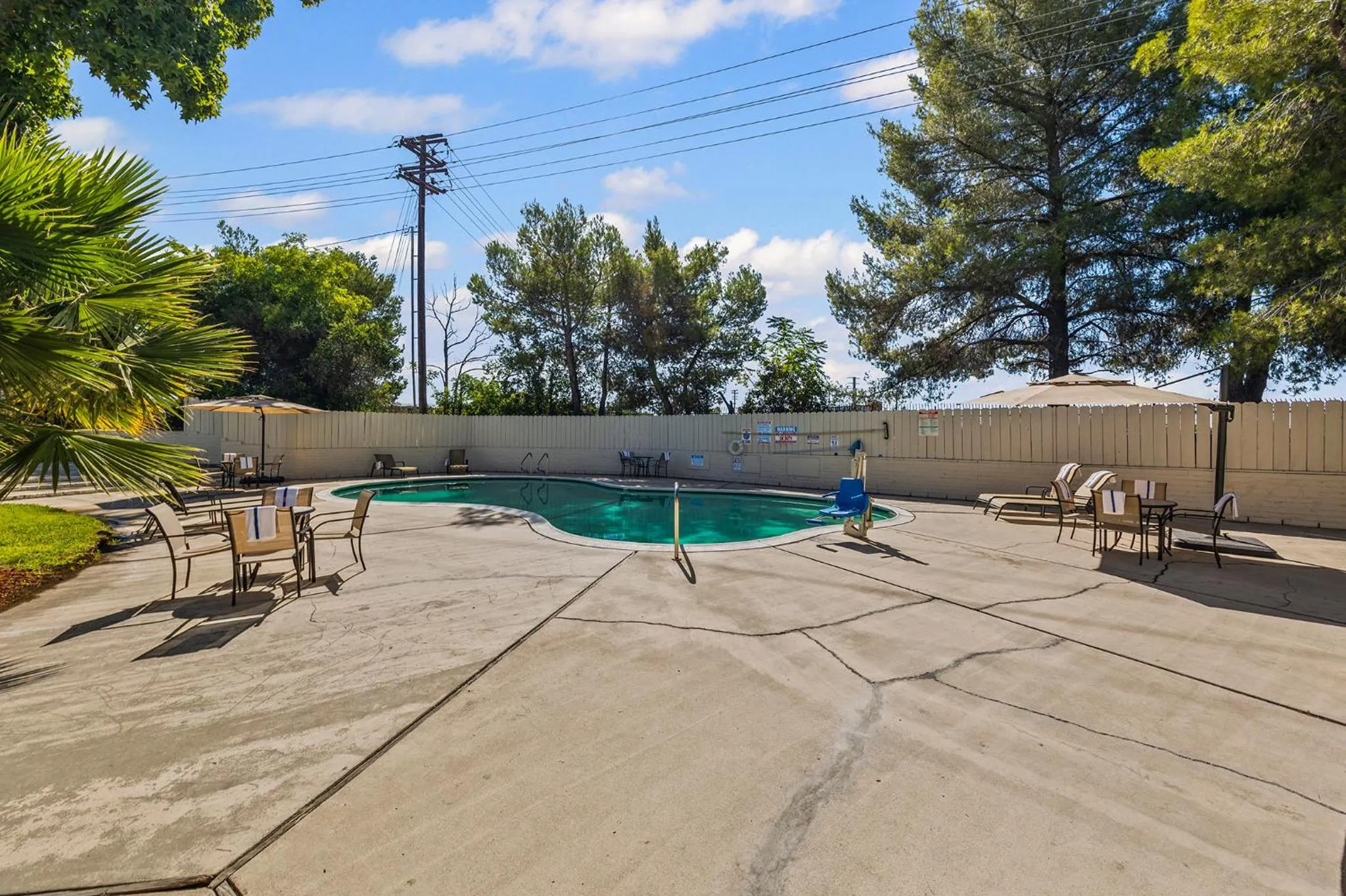 Swimming pool in Heritage Inn Express Roseville