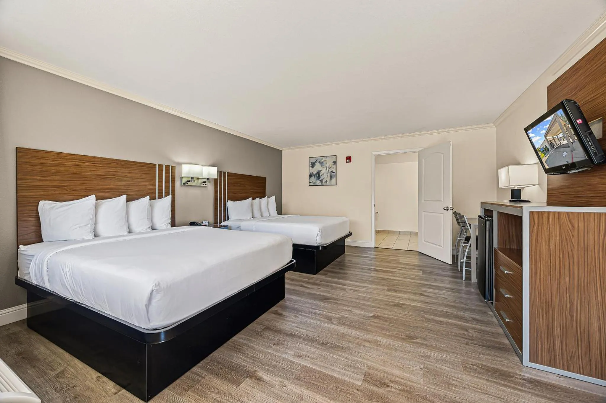 Bedroom, Bed in Heritage Inn Express Roseville